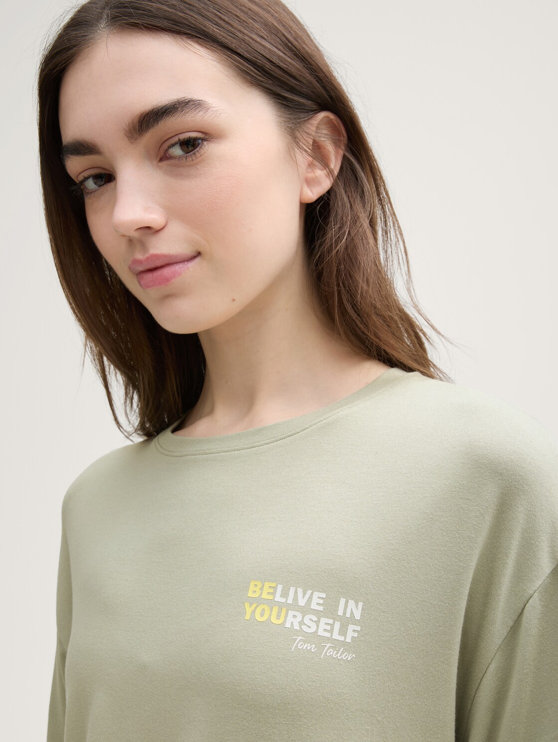 Pyjama-Set mit Allover-Print - grün-hell-Allover - Detail-Model-Ansicht