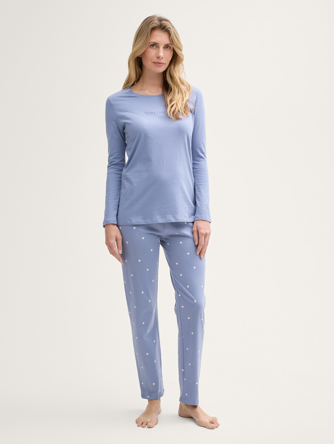 Pyjama-Set mit Punktemuster - blau-mittel-Punkte - Model-Vorderansicht