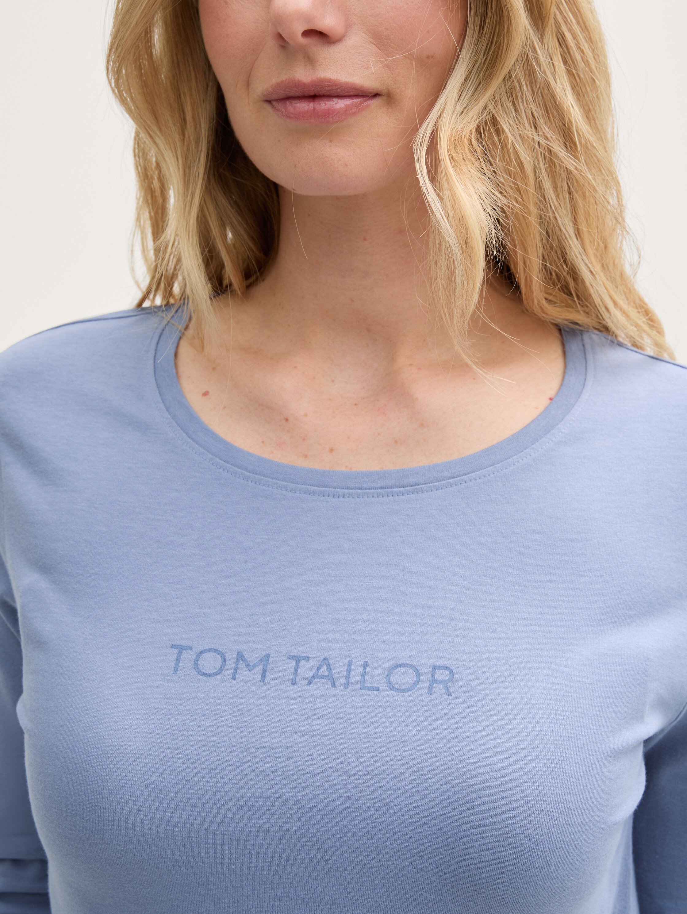 Pyjama-Set mit Punktemuster - blau-mittel-Punkte - Detail-Model-Ansicht