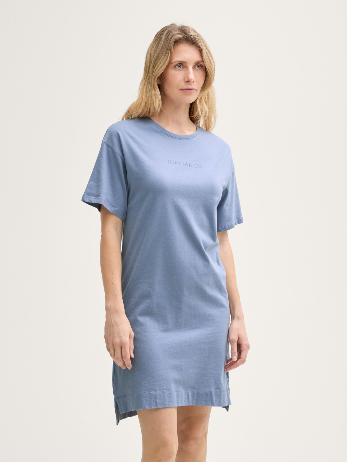 Nachthemd mit Logo Print - blue-medium-solid - Model-Vorderansicht