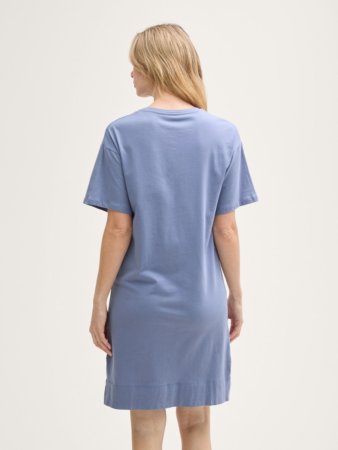 Nachthemd mit Logo Print - blue-medium-solid - Model-Rückansicht