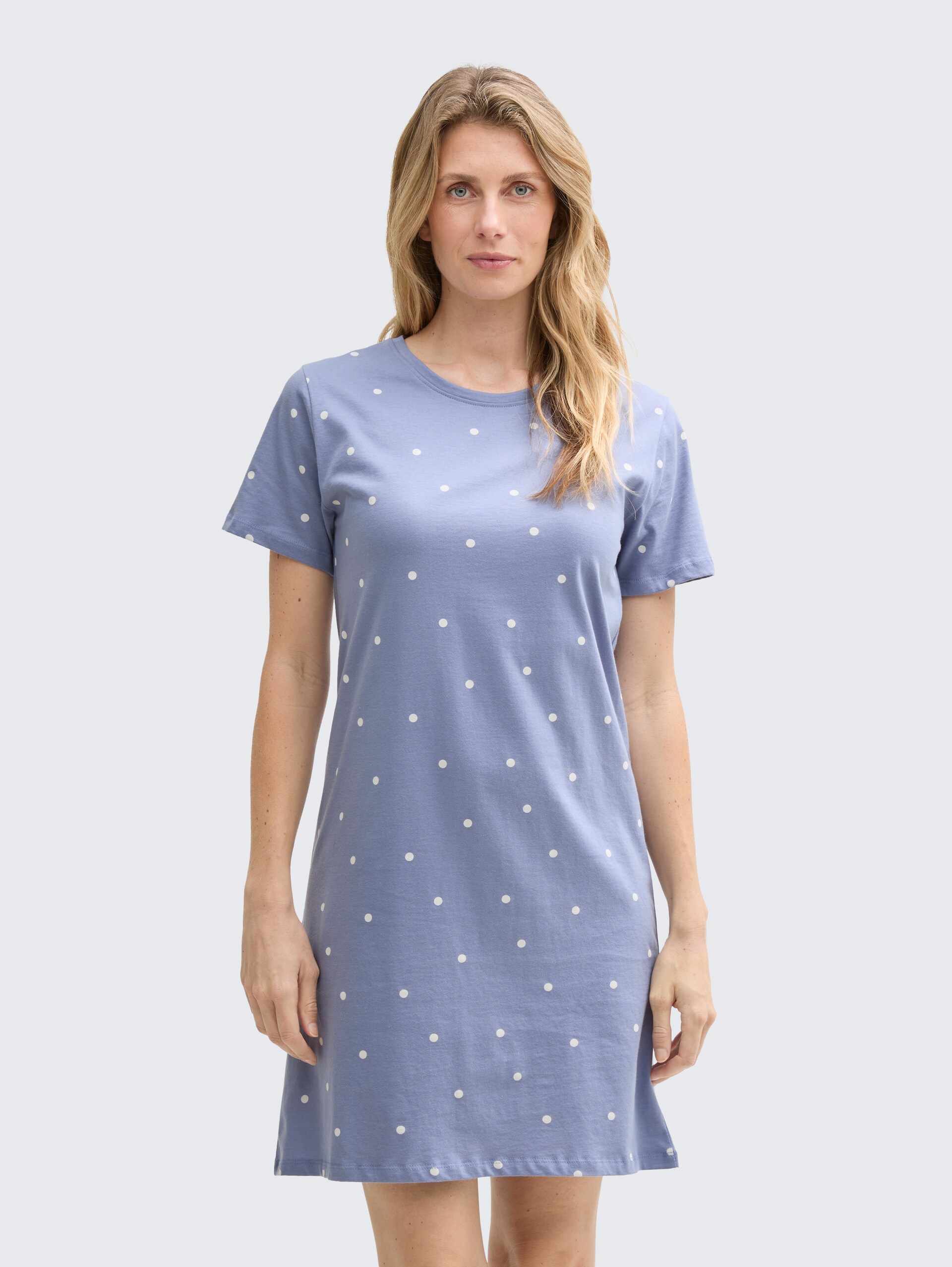 Nachthemd mit Punktemuster - blau-mittel-Punkte - Model-Vorderansicht