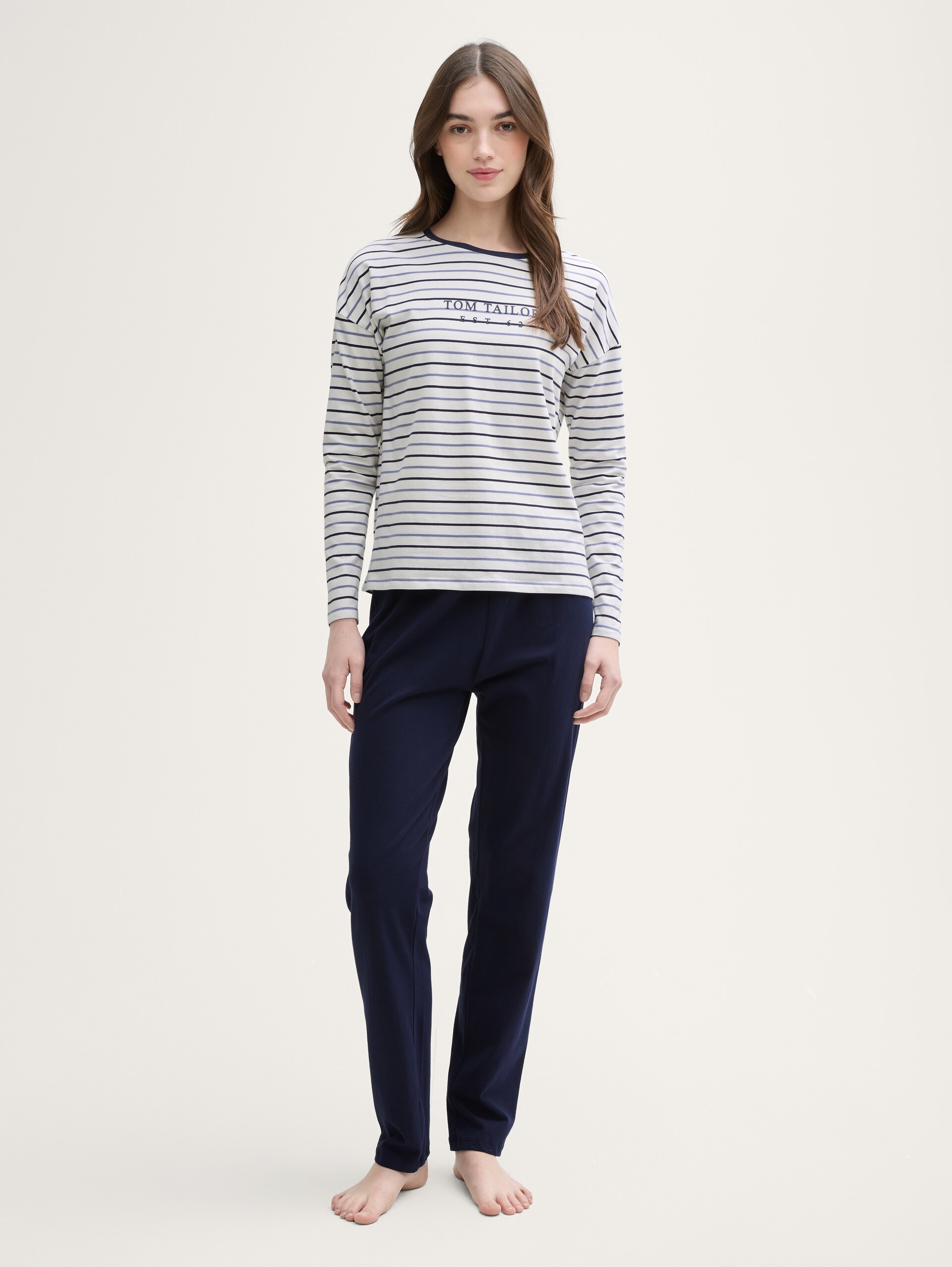 Pyjamaset met gestreept patroon - blue stripe - Model vooraanzicht