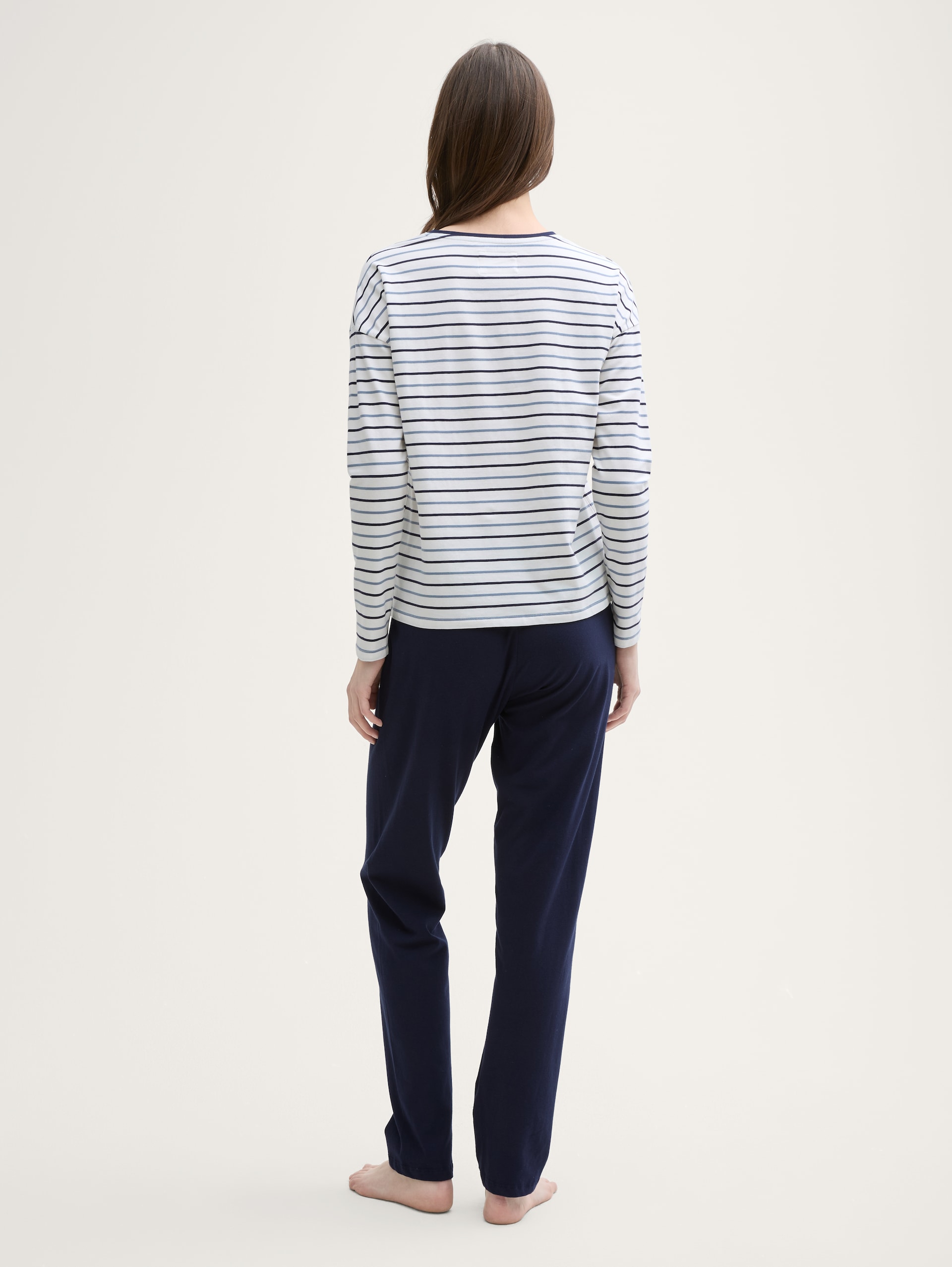 Pyjamaset met gestreept patroon - blue stripe - Model-achteraanzicht