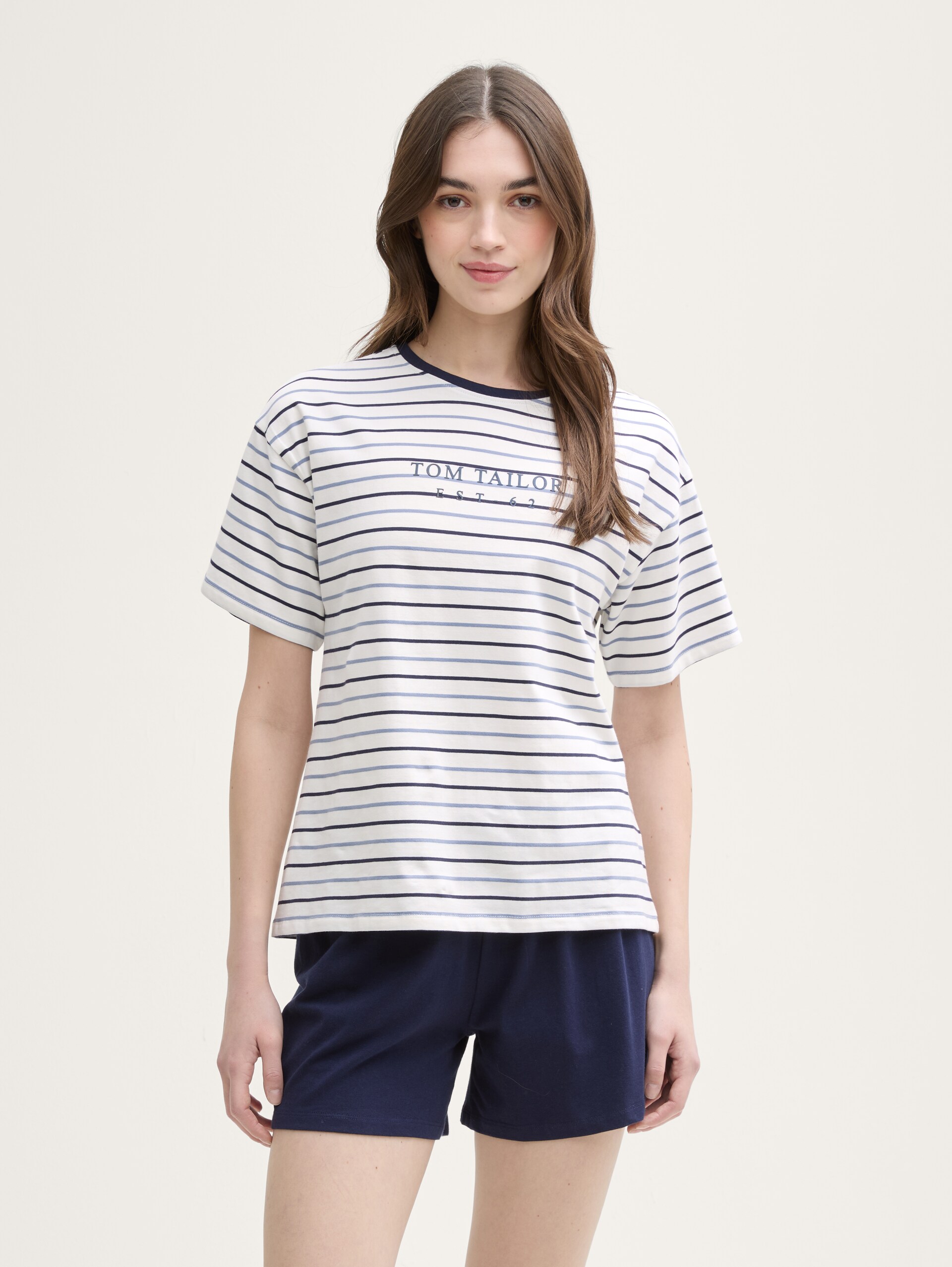 Pyjamaset met gestreept patroon - blue stripe - Model vooraanzicht