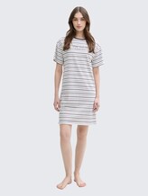 Nachthemd mit Streifenmuster - white-medium-horizontal stripe - seitliche Model-Ansicht