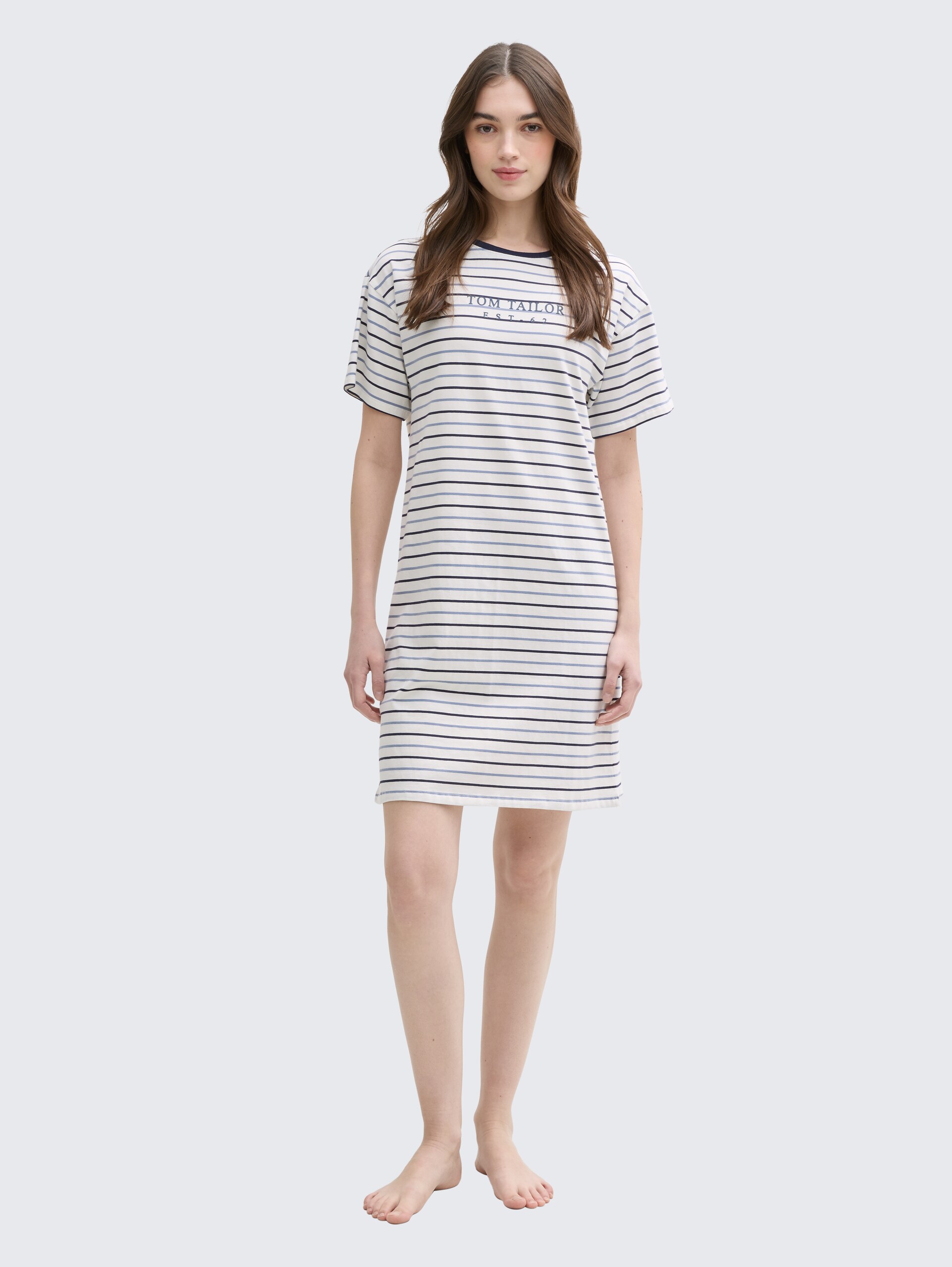 Nachthemd mit Streifenmuster - white-medium-horizontal stripe - seitliche Model-Ansicht