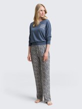 Pyjama-Set mit Allover-Print - blue-medium-allover - seitliche Model-Ansicht