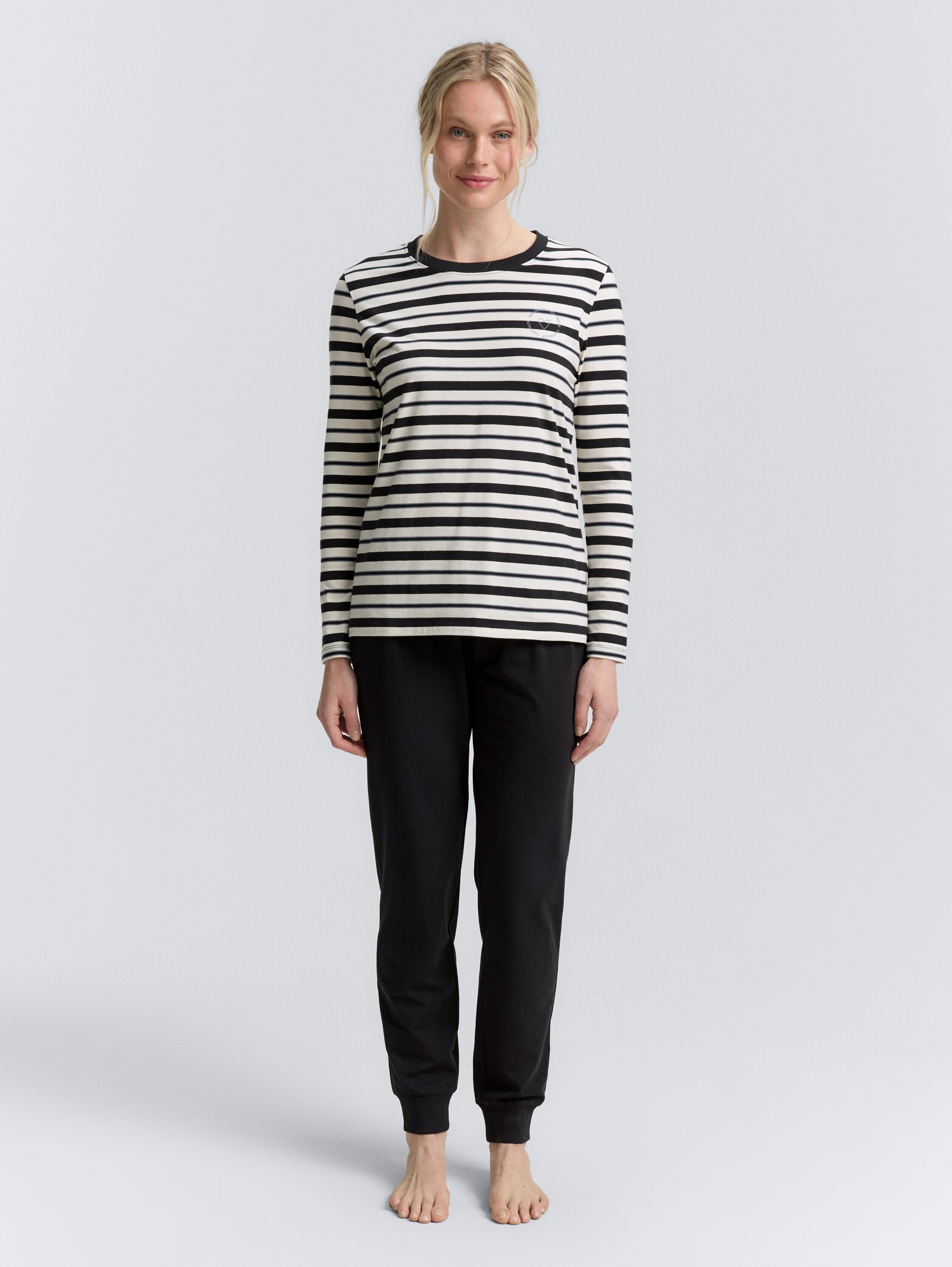 Pyjama-Set mit Streifenmuster - grey-dark-horizontal stripe - Model-Vorderansicht