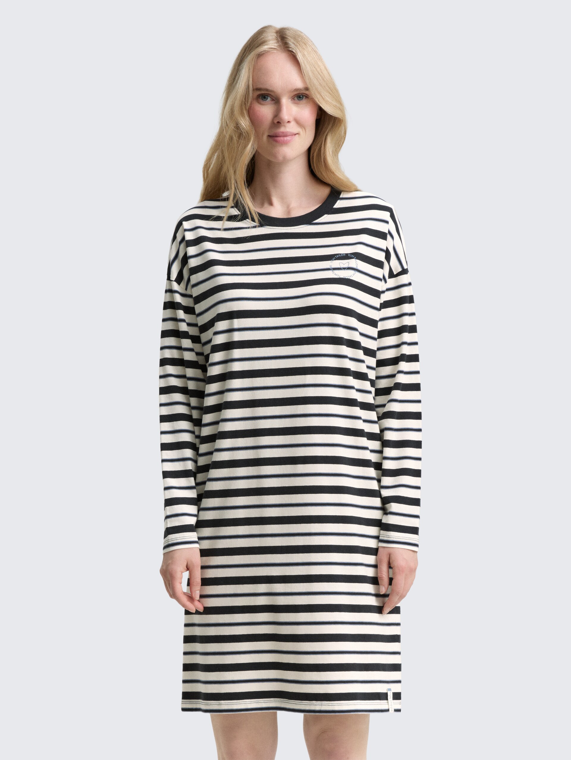 Gestreiftes Nachthemd - grey-dark-horizontal stripe - Model-Vorderansicht