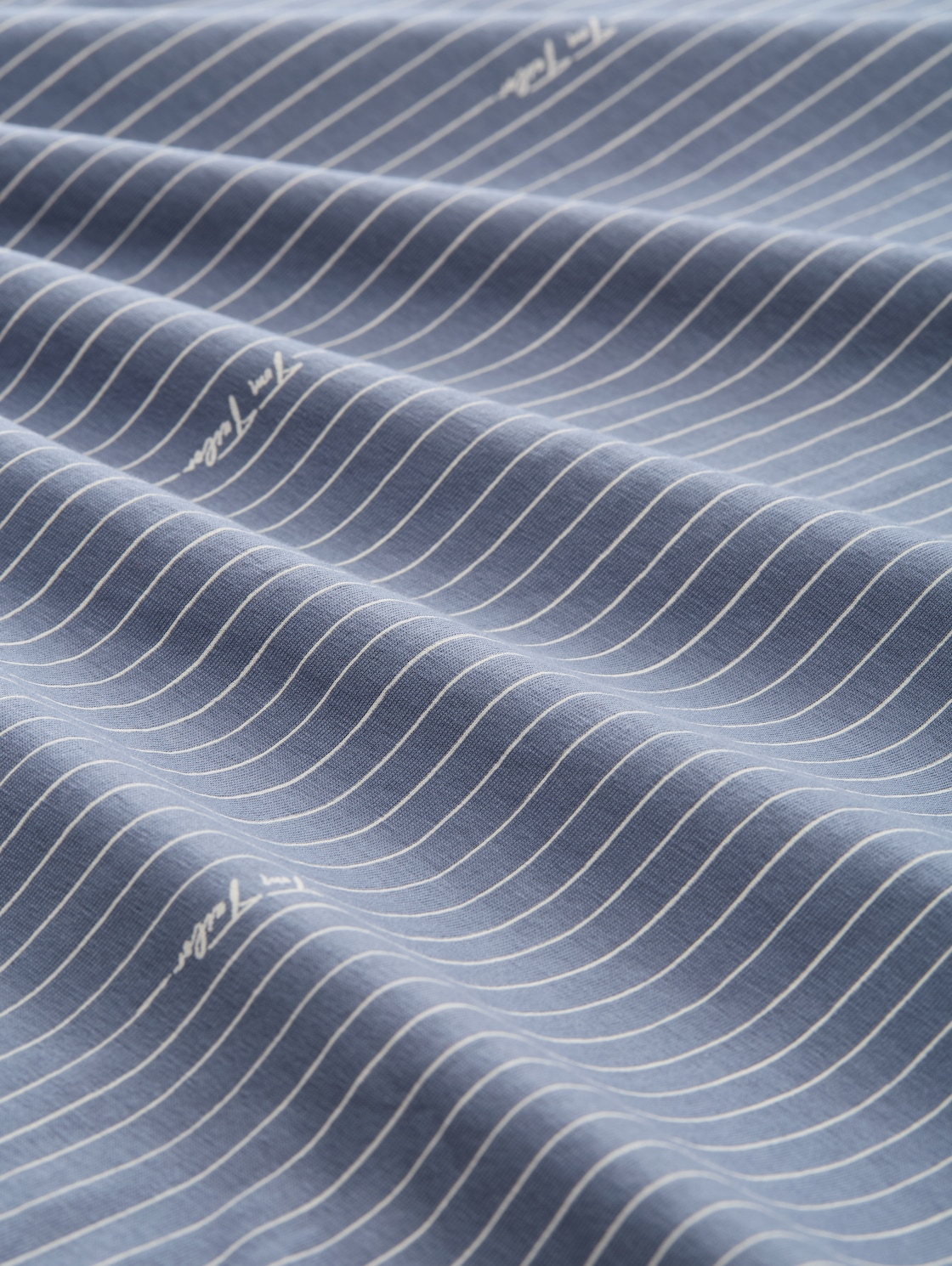 Pyjama-Set mit Streifenmuster - blue-medium-vertical stripe - Material-Ansicht