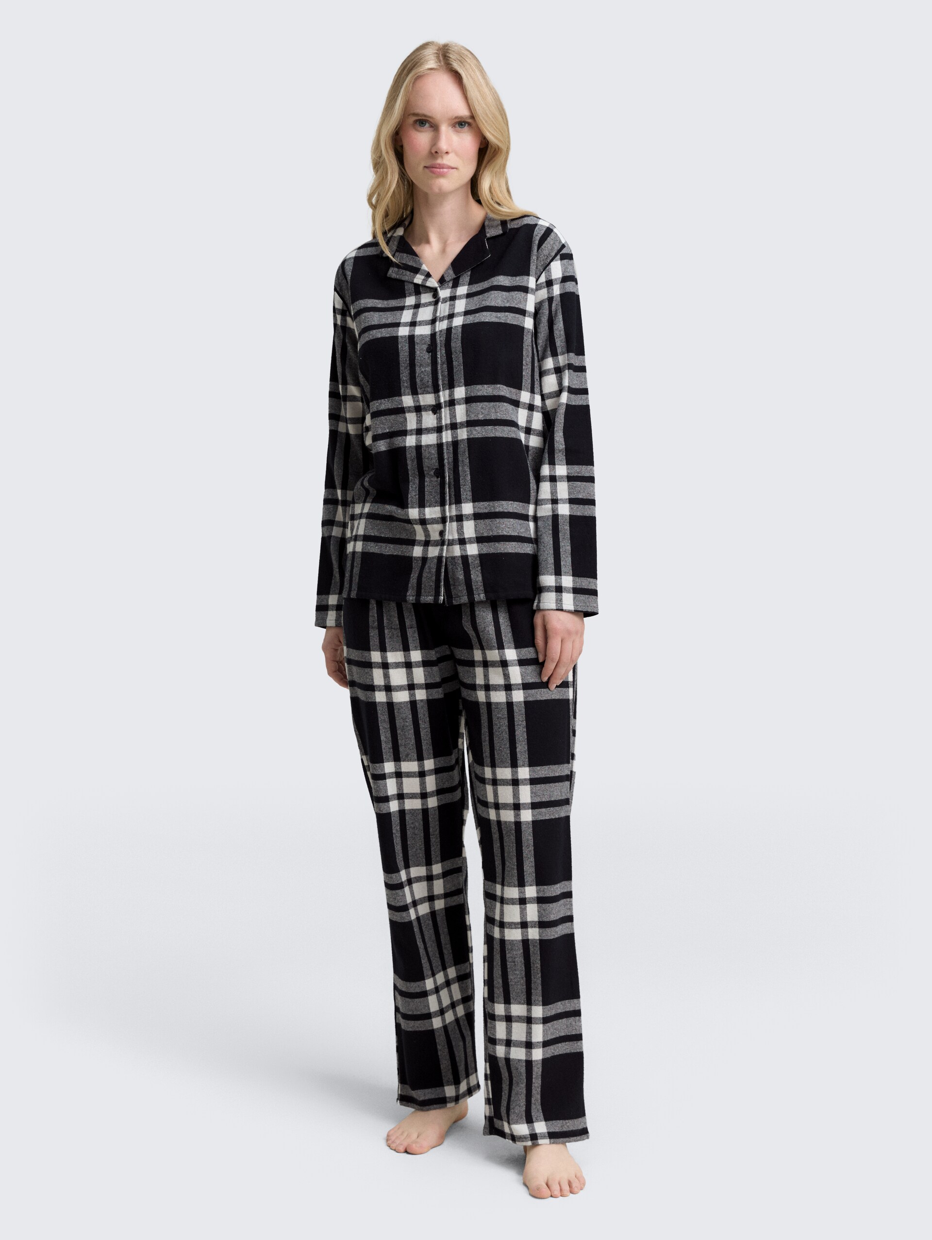 Pyjama-Set mit Karomuster - grey-dark-check - Model-Vorderansicht