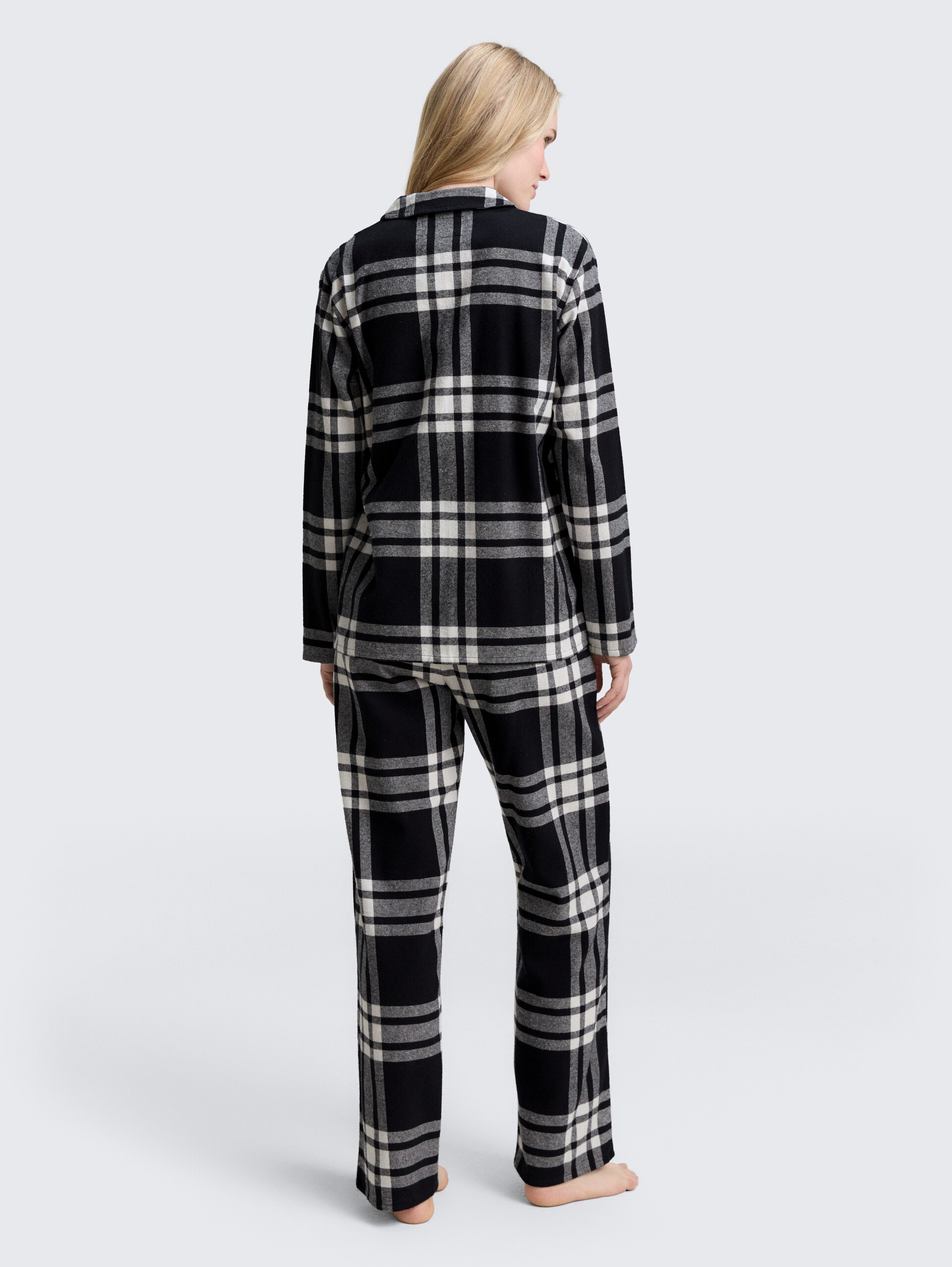 Pyjama-Set mit Karomuster - grey-dark-check - Model-Rückansicht