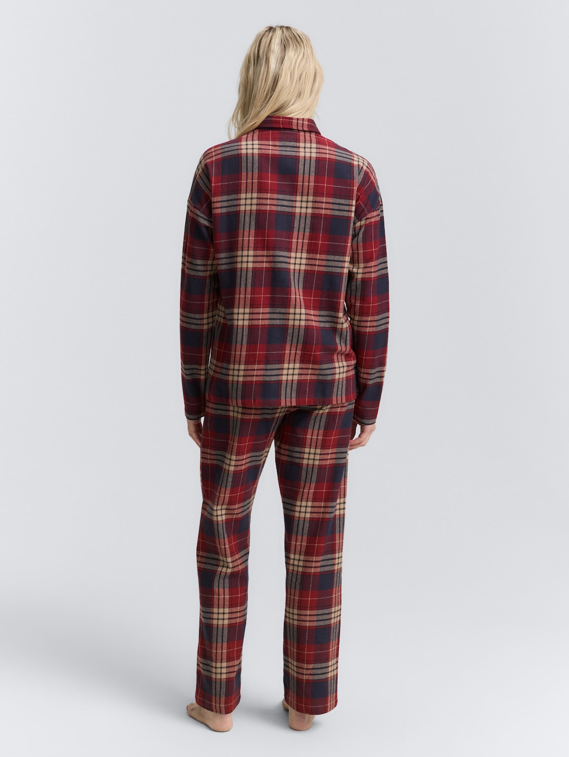 Pyjama-Set mit Karomuster - red-medium-check - Model-Rückansicht