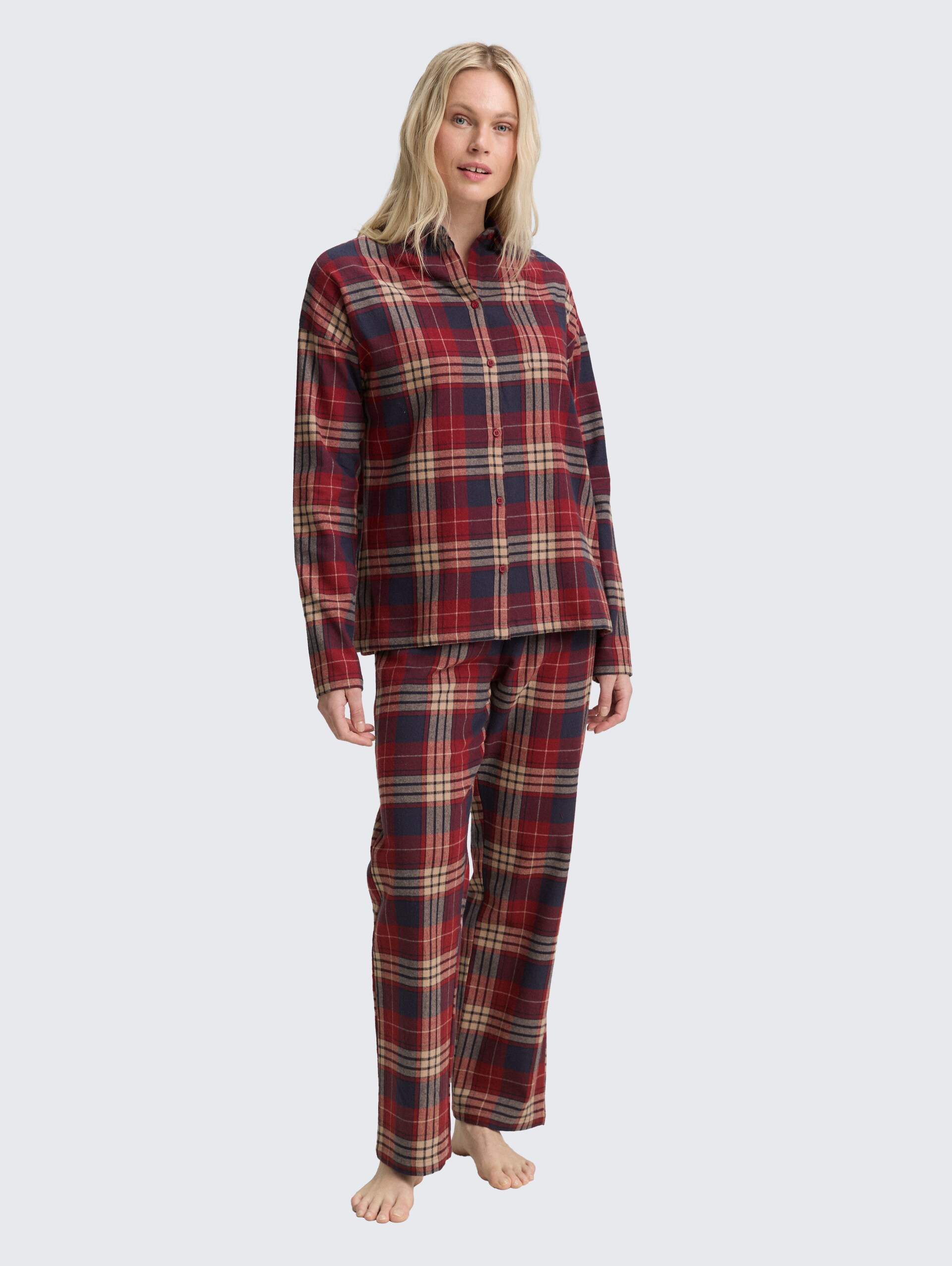 Pyjama-Set mit Karomuster - red-medium-check - seitliche Model-Ansicht