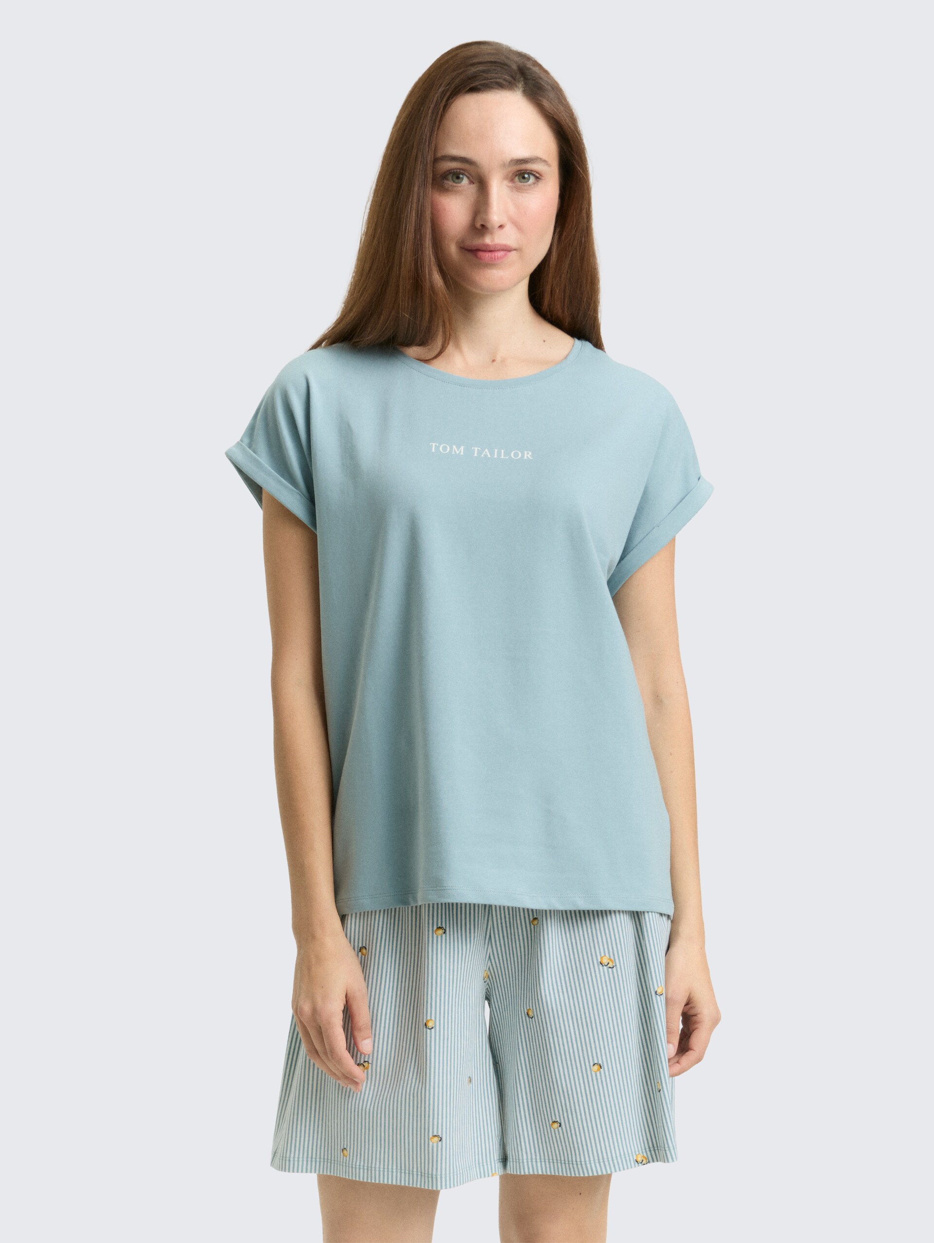 Pyjama-Set mit Muster - blue-medium-vertical stripe - Model-Vorderansicht