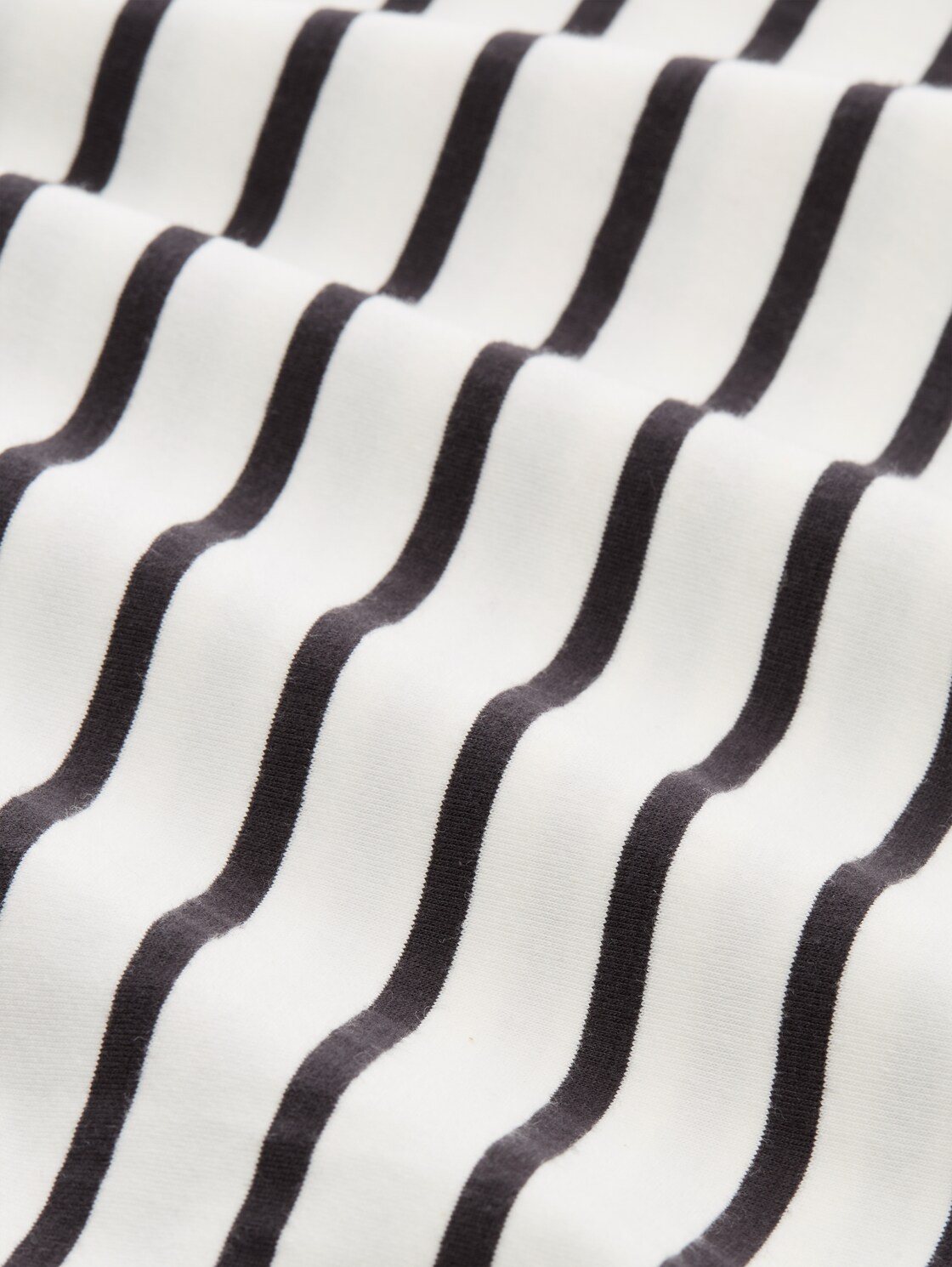 Pyjama-Set mit Streifenmuster - black-medium-striped - Material-Ansicht