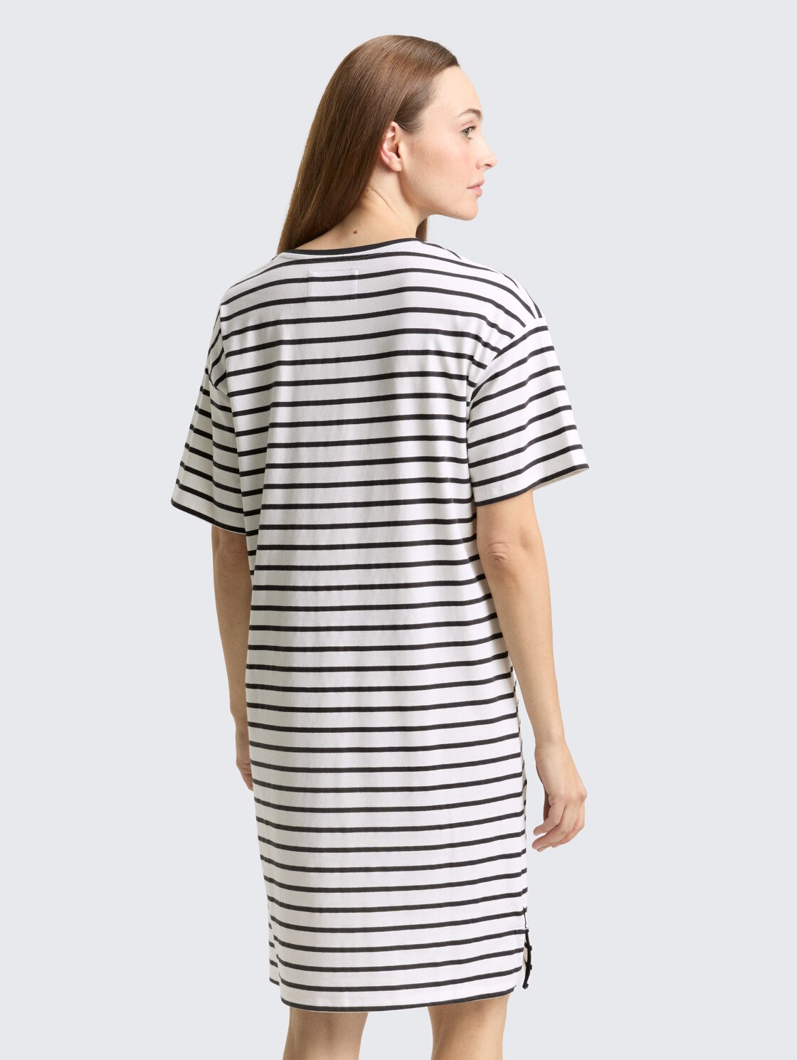 Nachthemd mit Streifenmuster - white-medium-horizontal stripe - Model-Rückansicht