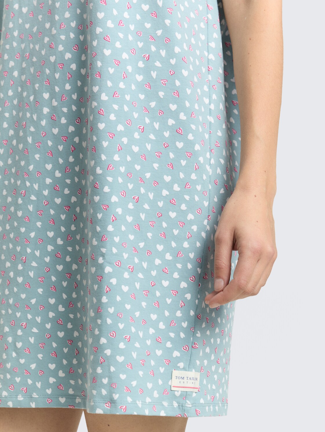 Nachthemd mit Herz-Muster - blue-medium-allover - Detail-Model-Ansicht