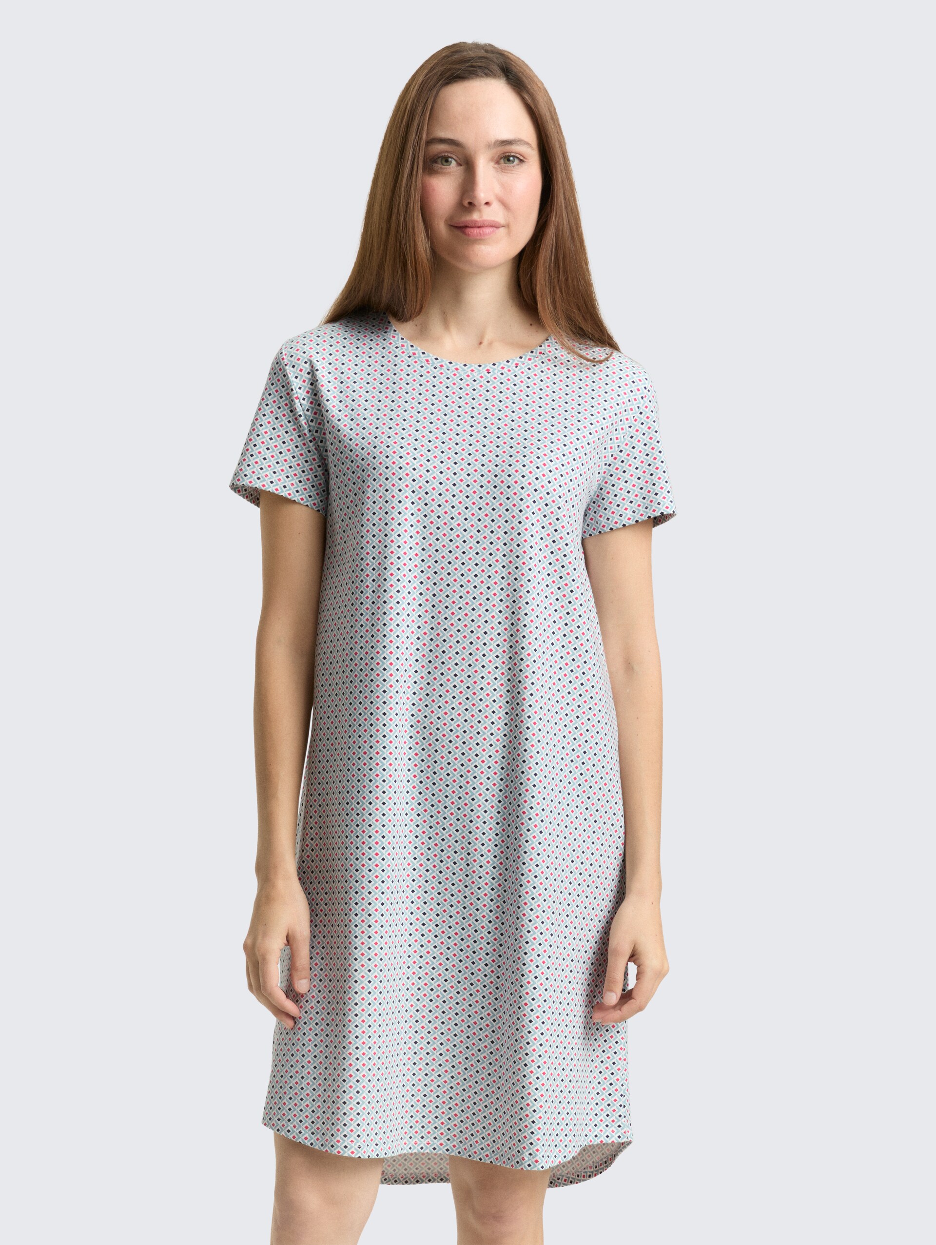 Nachthemd mit Muster - white allover - Model-Vorderansicht