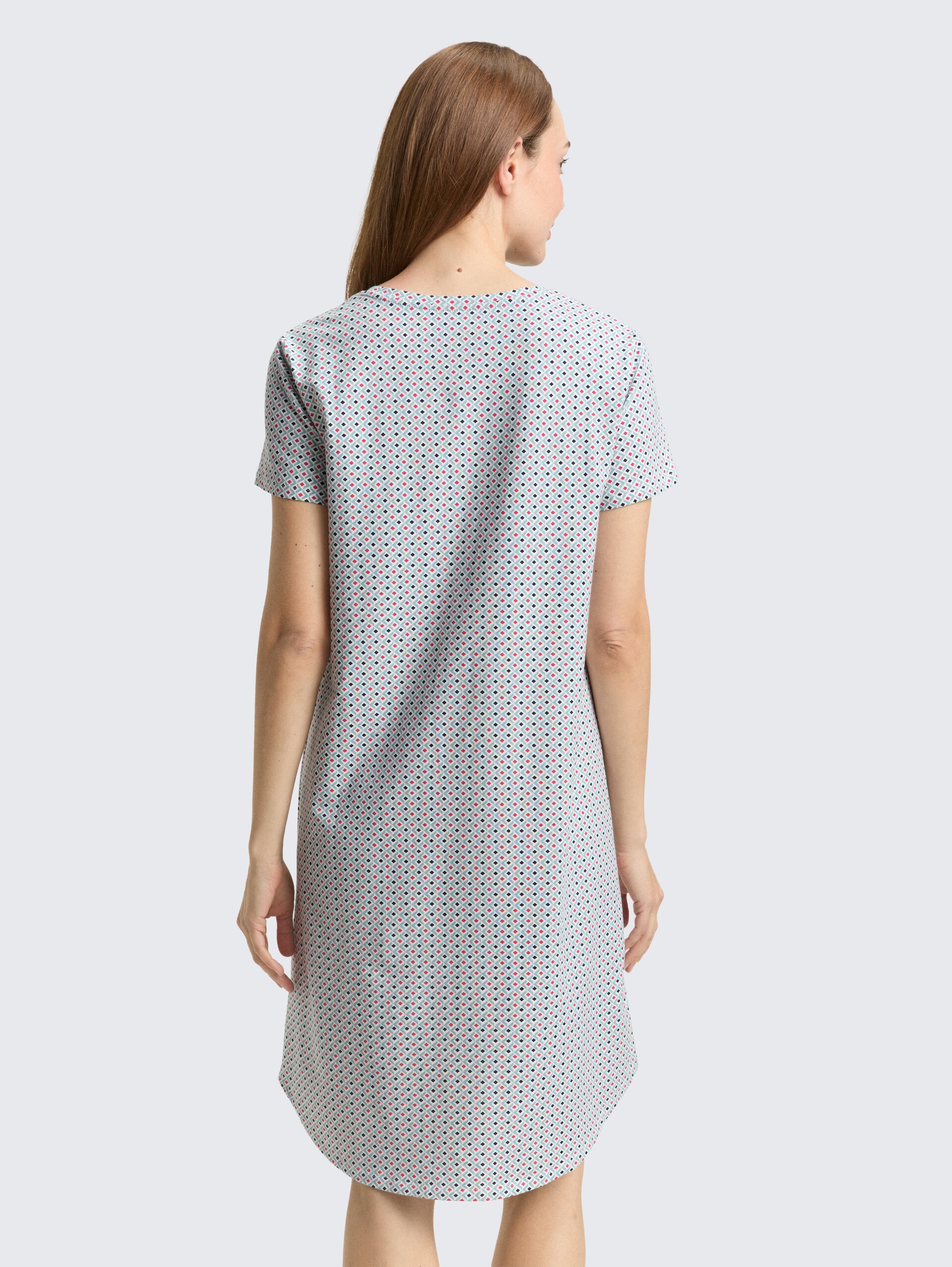 Nachthemd mit Muster - white allover - Model-Rückansicht