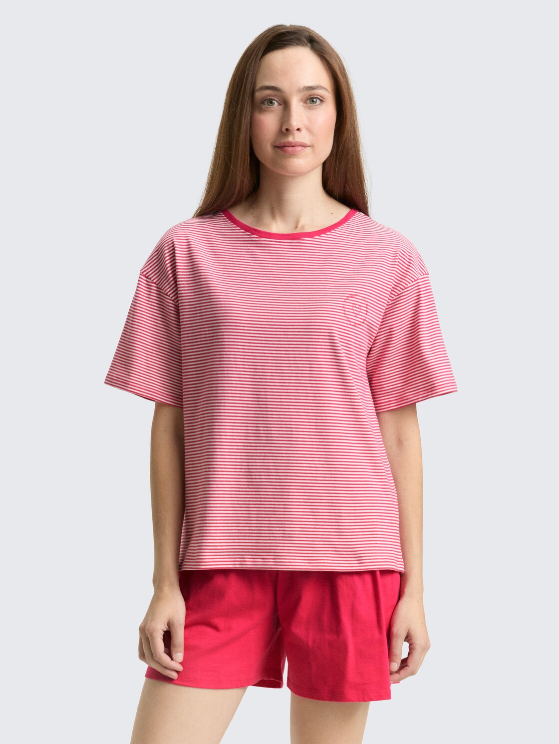 Pyjama set met strepenpatroon - red-medium-horizontal stripe - Model vooraanzicht