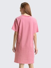 Nachthemd mit Streifenmuster - red-medium-horizontal stripe - Model-Rückansicht