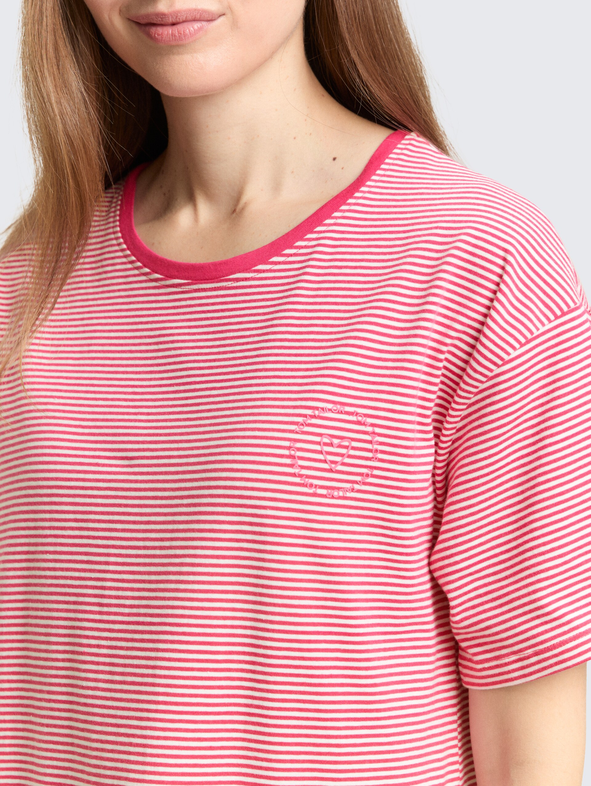 Nachthemd mit Streifenmuster - red-medium-horizontal stripe - Detail-Model-Ansicht