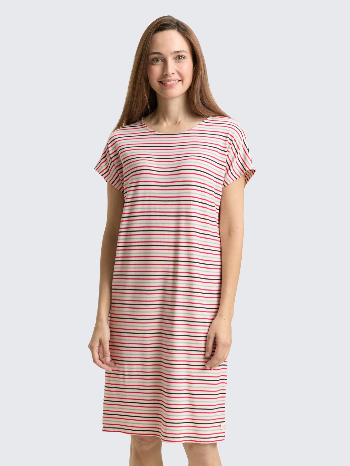 Nachthemd mit Streifenmuster - white-medium-horizontal stripe - Model-Vorderansicht