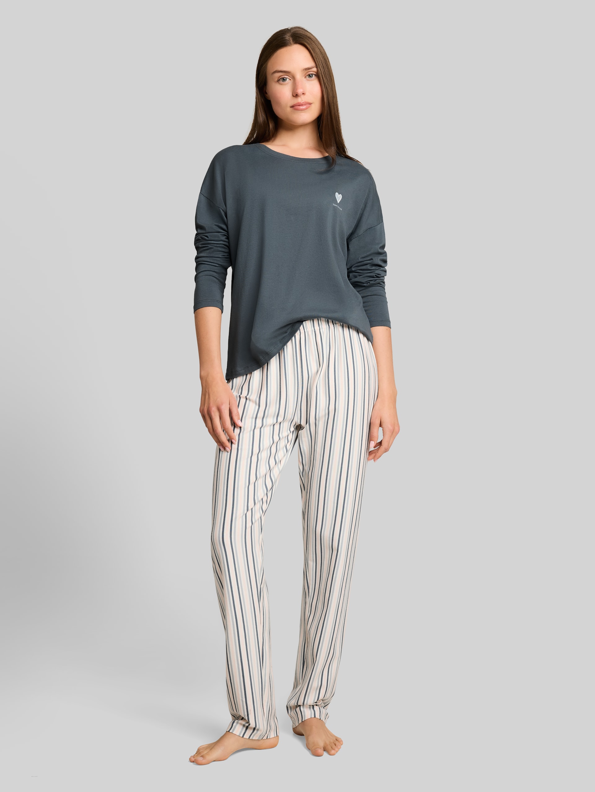 Pyjamaset met streepmotief van katoen - green-medium-stripes - zijaanzicht model