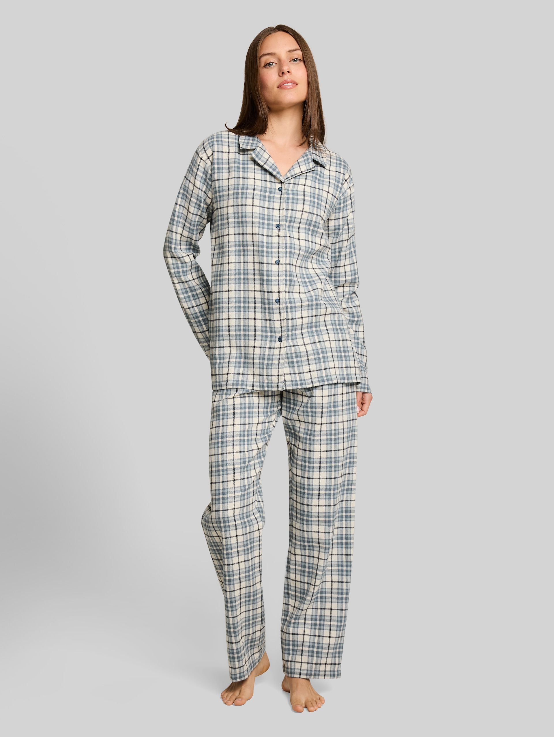 Pyjama-Set mit Karomuster aus Baumwolle - green-medium-check - Model-Vorderansicht