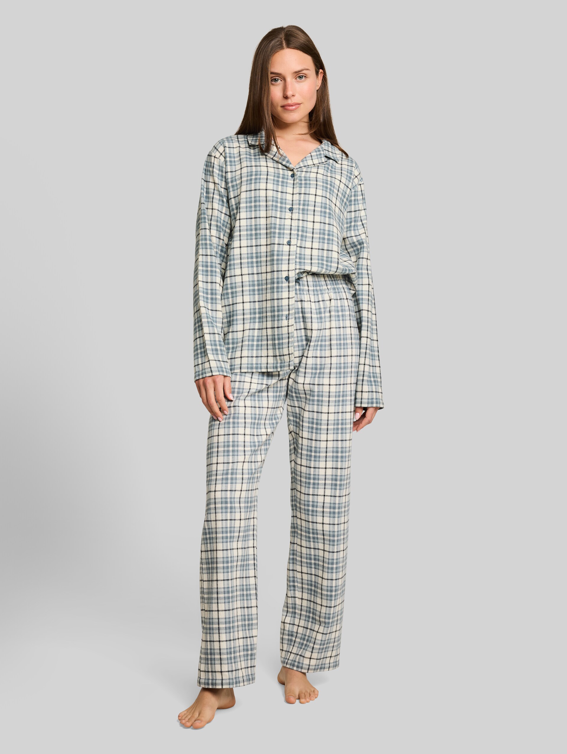 Pyjama-Set mit Karomuster aus Baumwolle - green-medium-check - seitliche Model-Ansicht