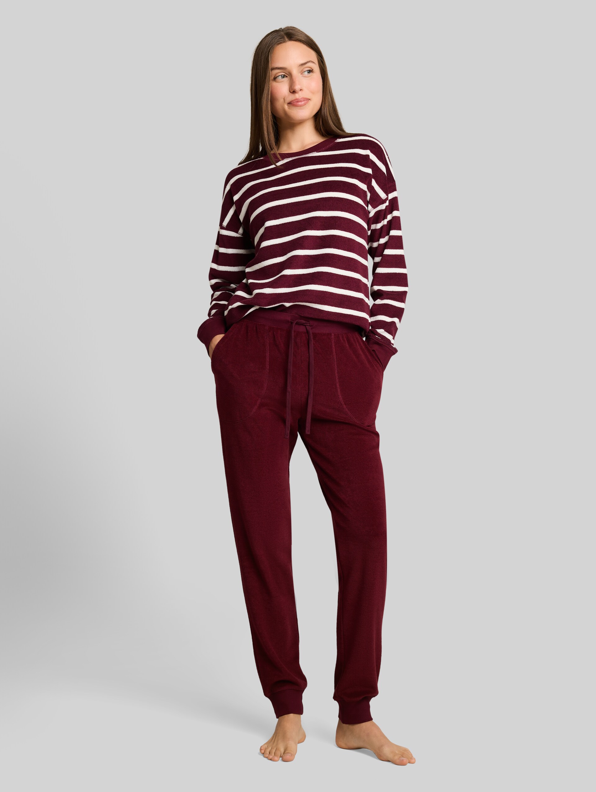 Pyjamaset van badstof - red stripes - Model vooraanzicht