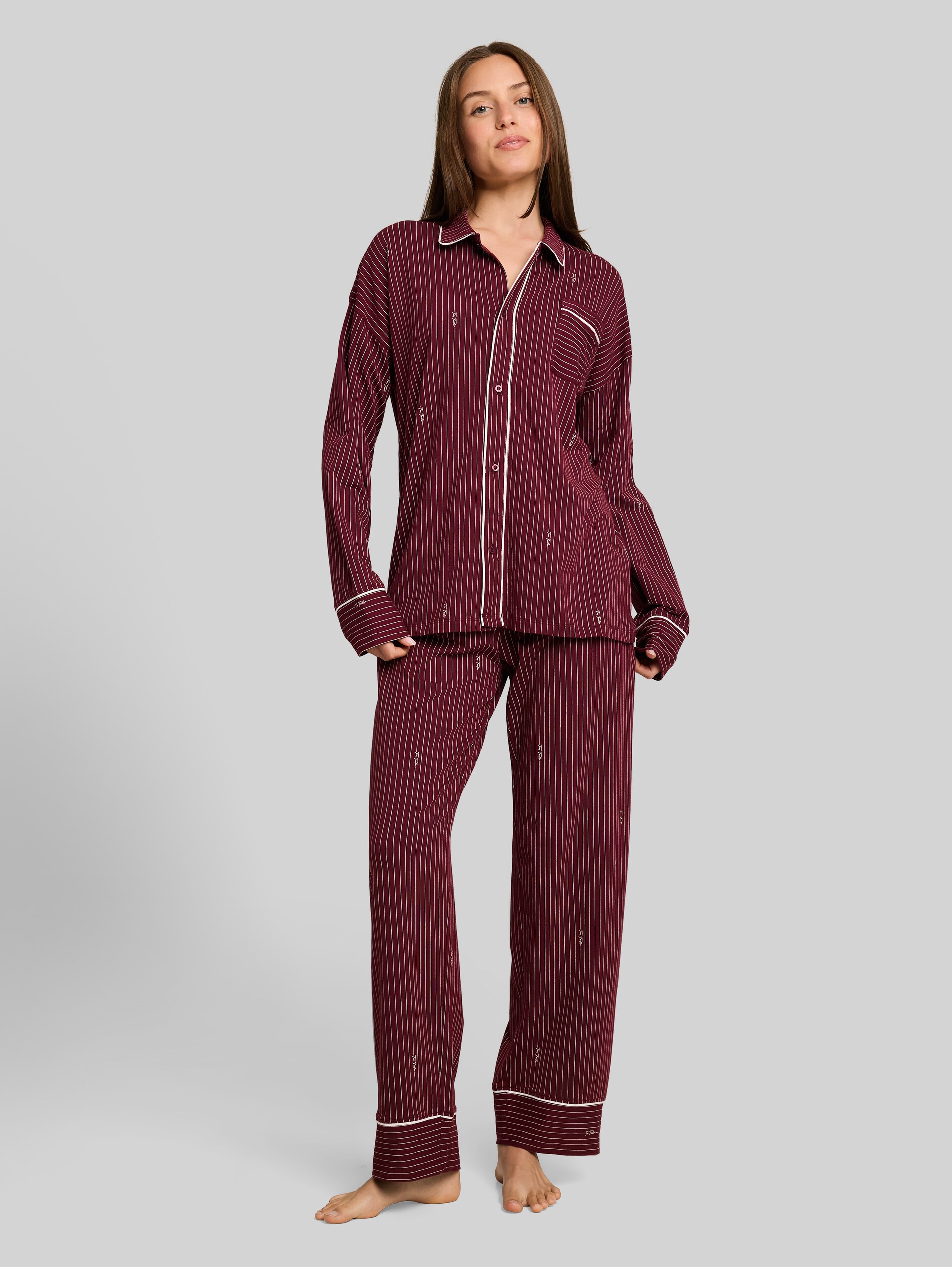 Pyjamaset met streepmotief - red-medium-stripes - Model vooraanzicht
