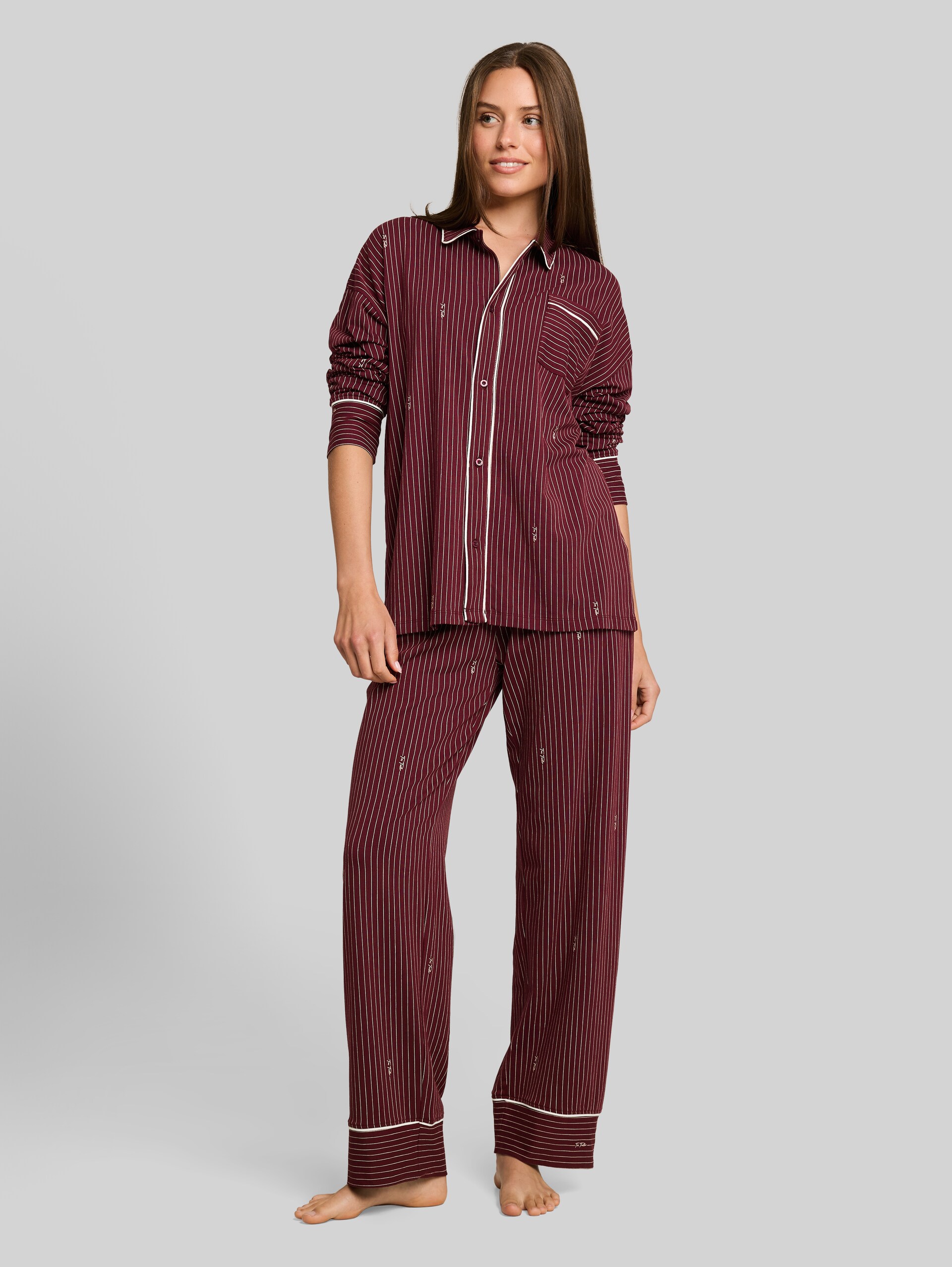Pyjamaset met streepmotief - red-medium-stripes - zijaanzicht model