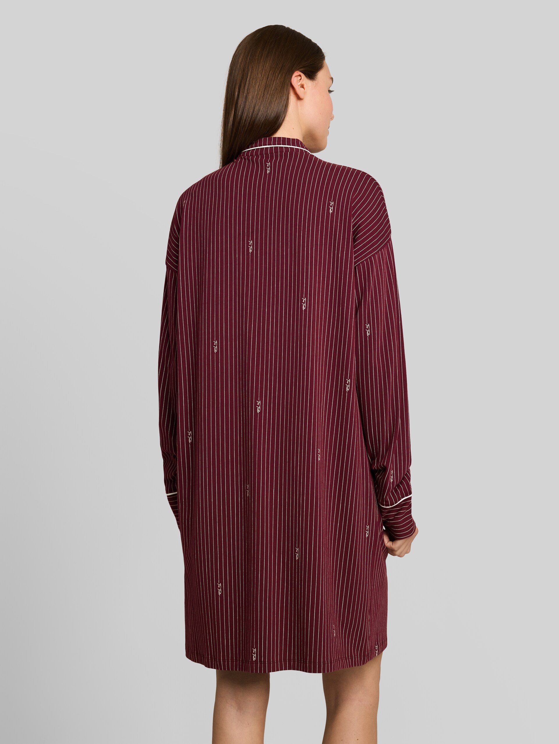 Nachtjapon met streepmotief - red-medium-stripes - Model-achteraanzicht