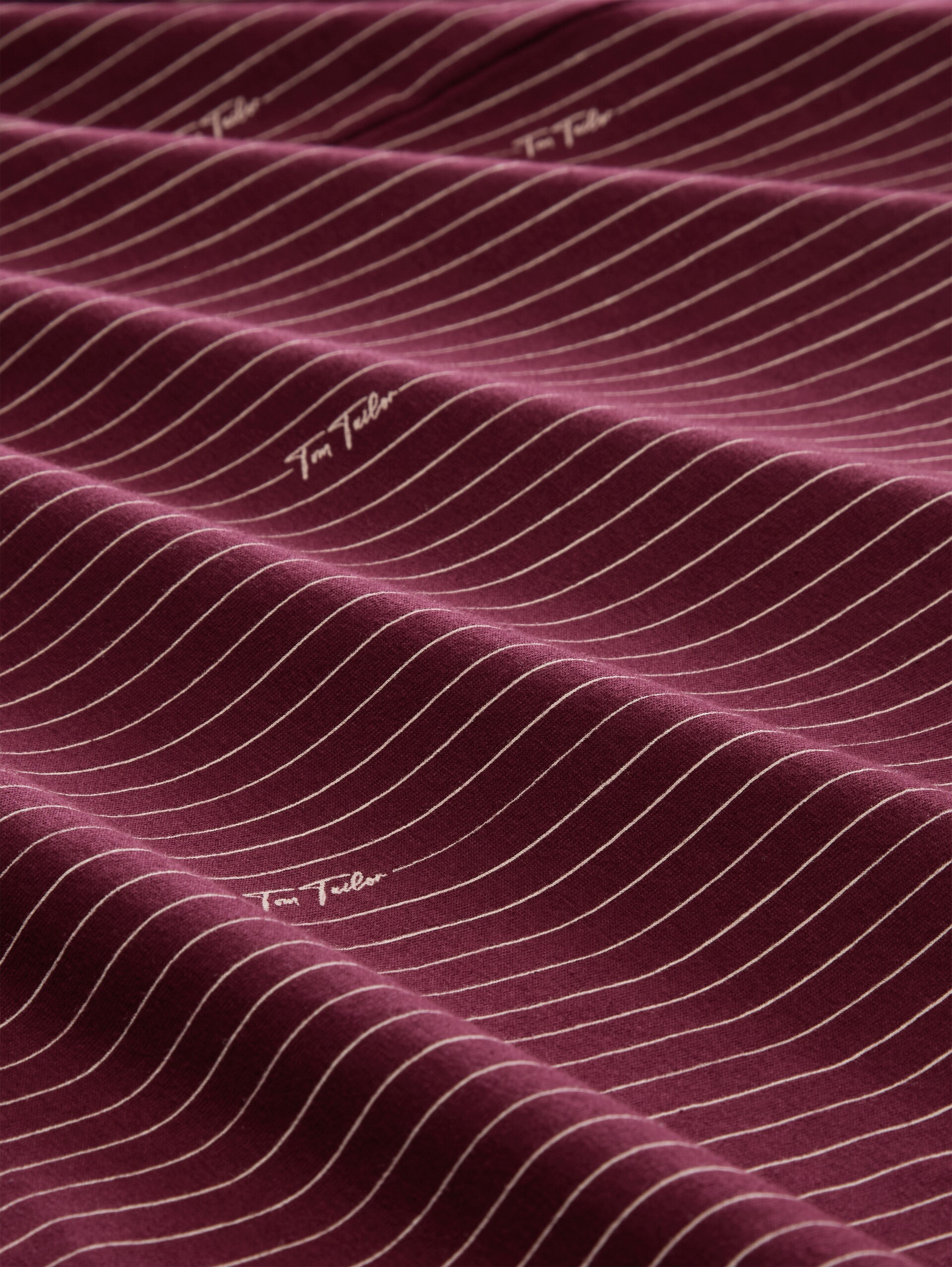 Nachtjapon met streepmotief - red-medium-stripes - Materiaalweergave