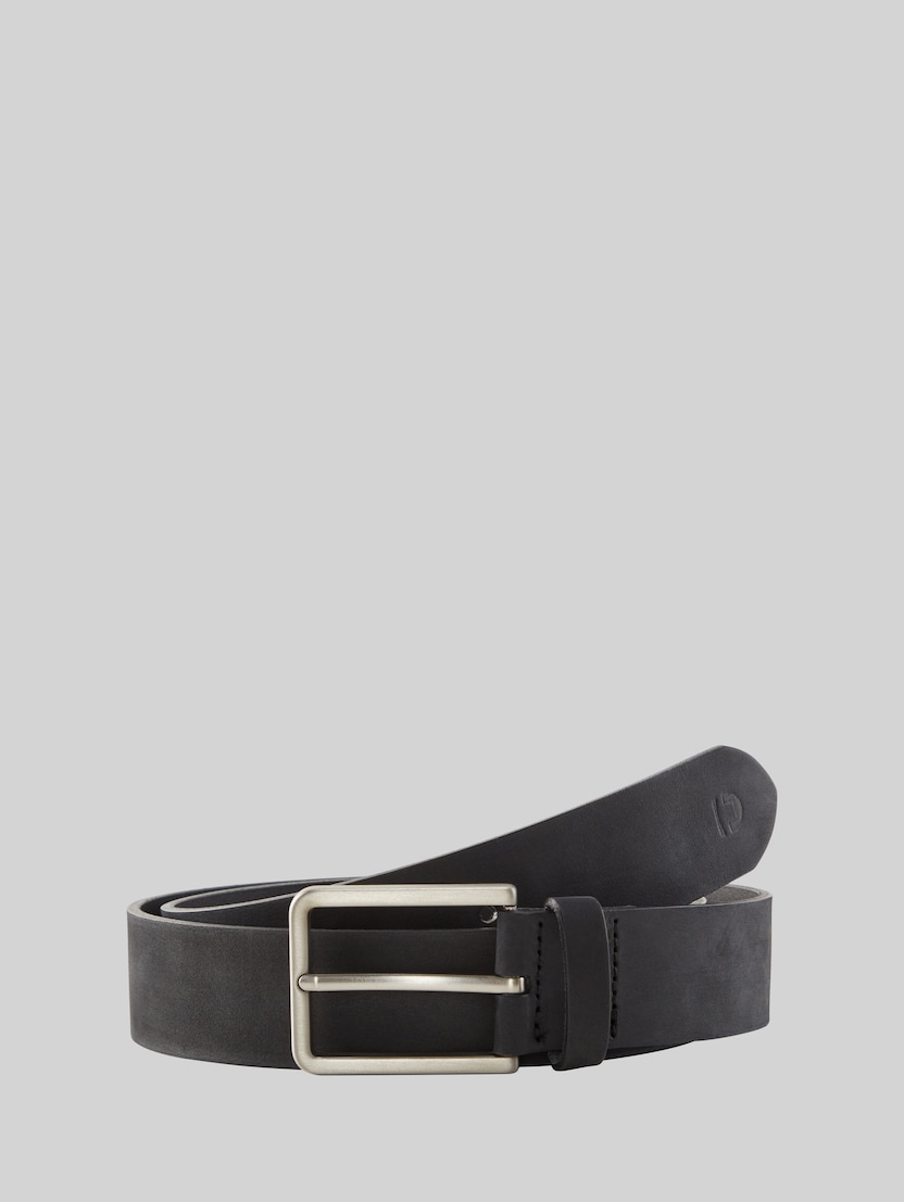 Leather belt with a square pin buckle by Denim Male, black uni