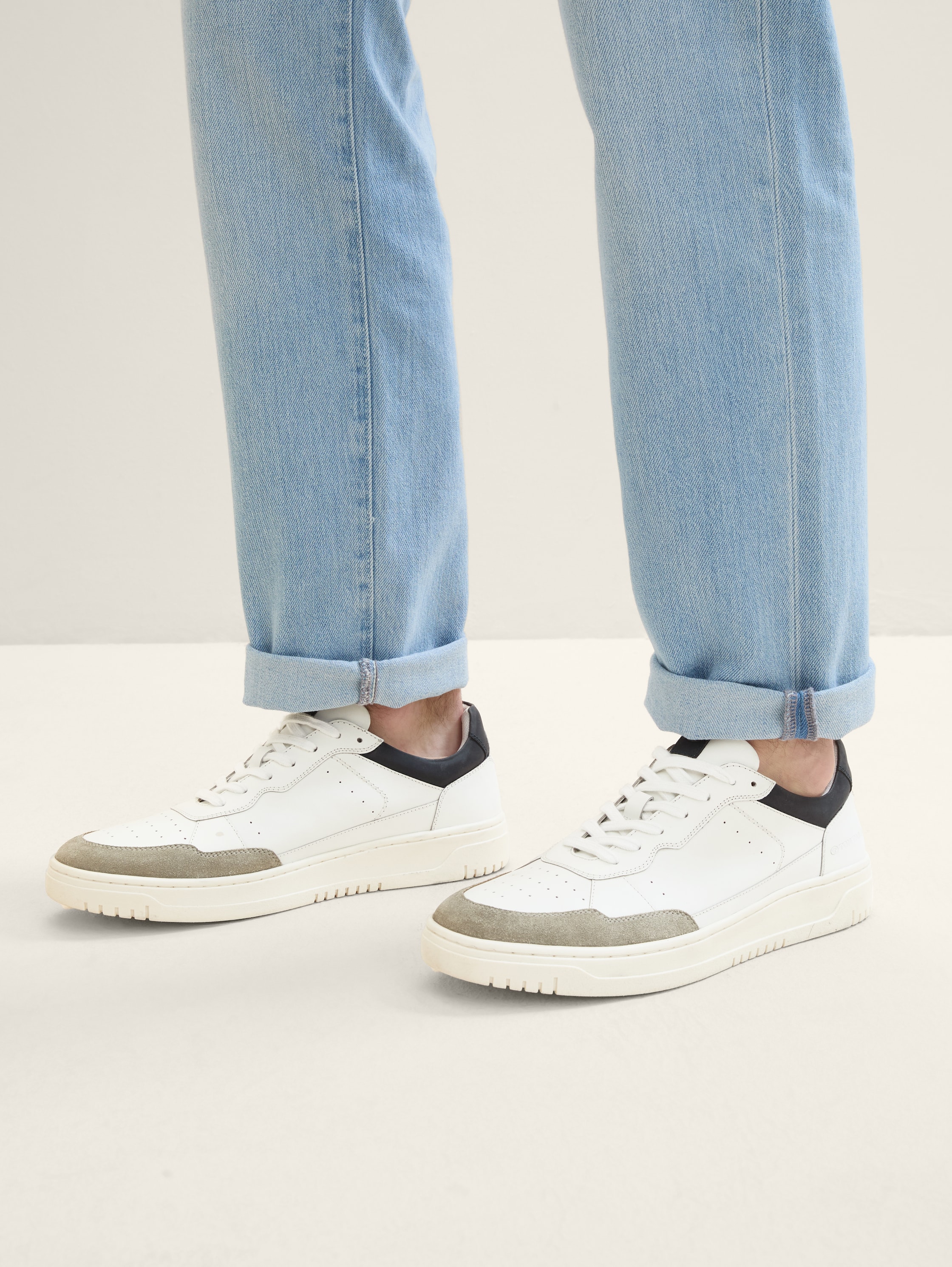 Sneaker aus Leder - whitenavy -