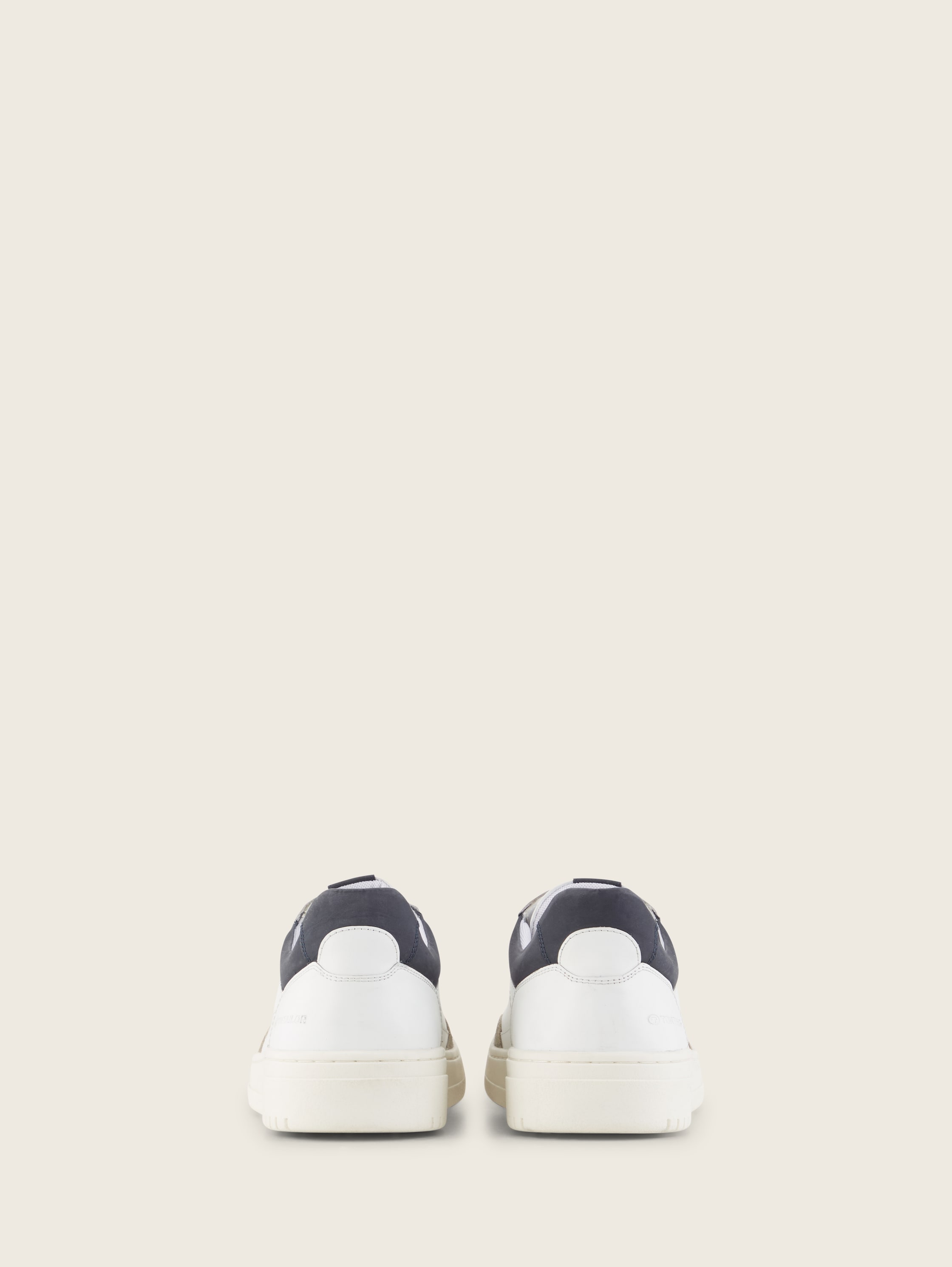 Sneaker aus Leder - whitenavy -