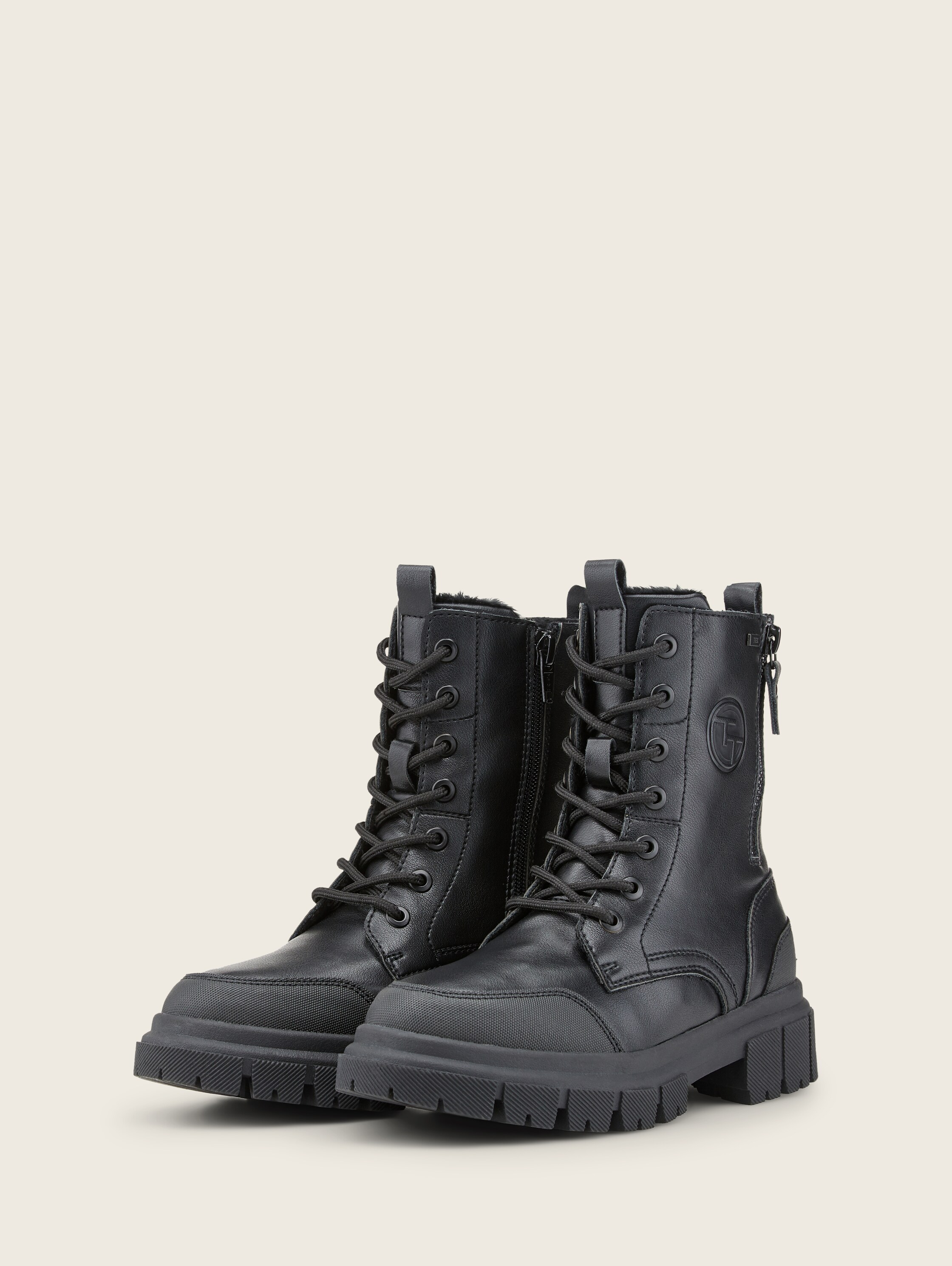 Stiefel mit hochwertigem Kunstleder - schwarz - Detail
