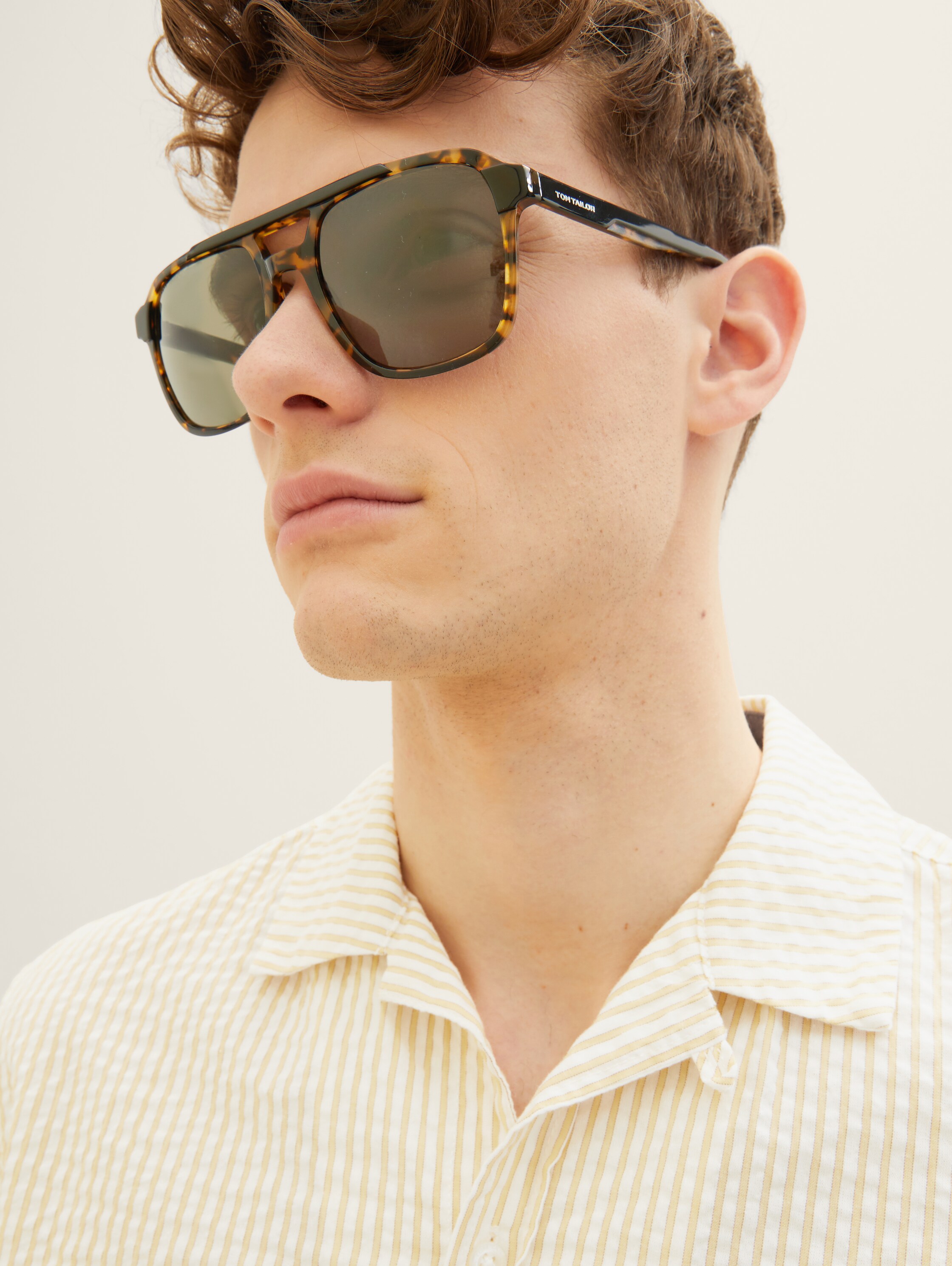 Piloten-Sonnenbrille mit leicht eckigen Gläsern - 1