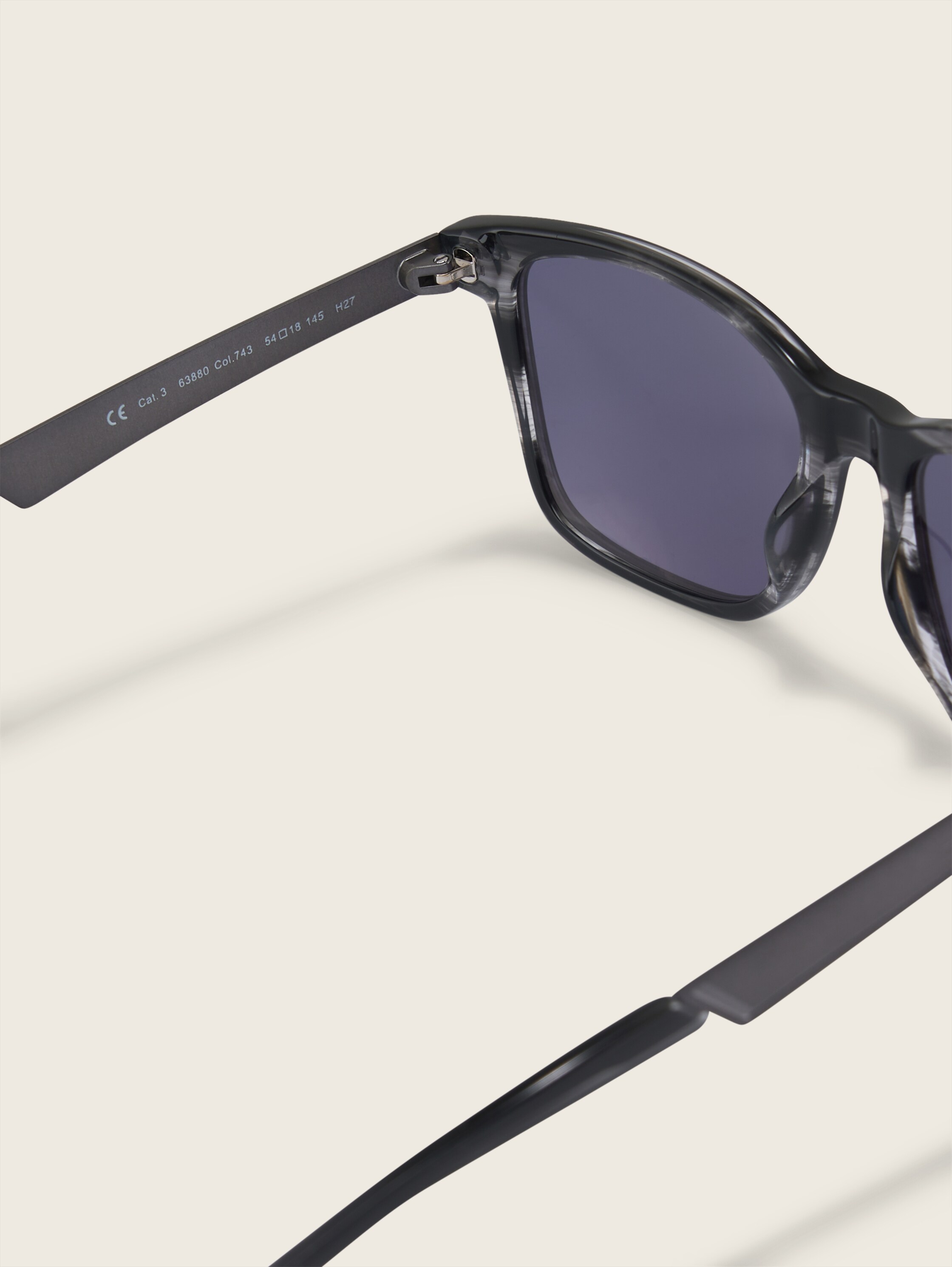 Wayfarer-Sonnenbrille mit trapezförmigen Gläsern - 5