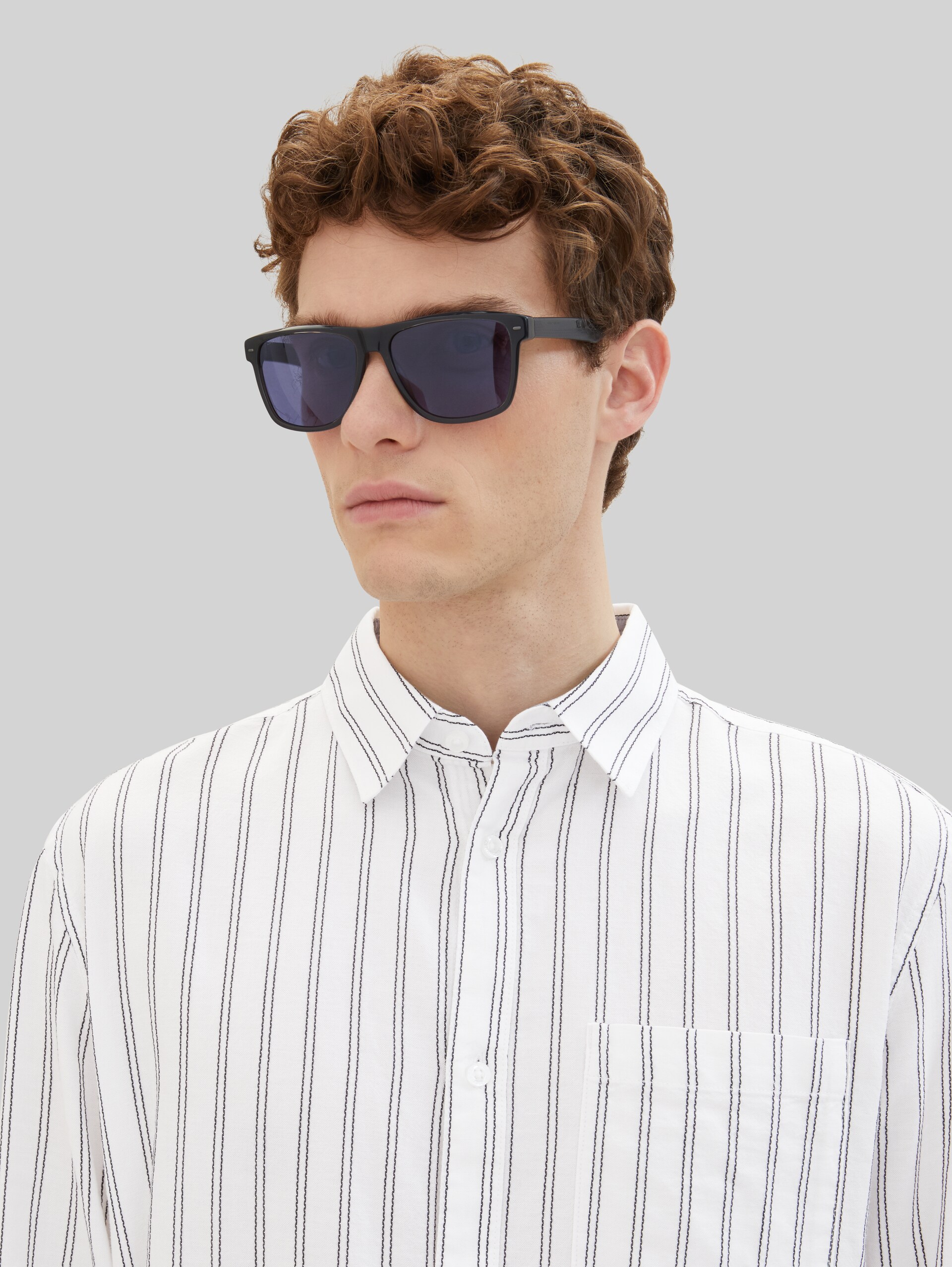 Wayfarer zonnebril - grau struk.-gun antik m. - Halslijn zijaanzicht model