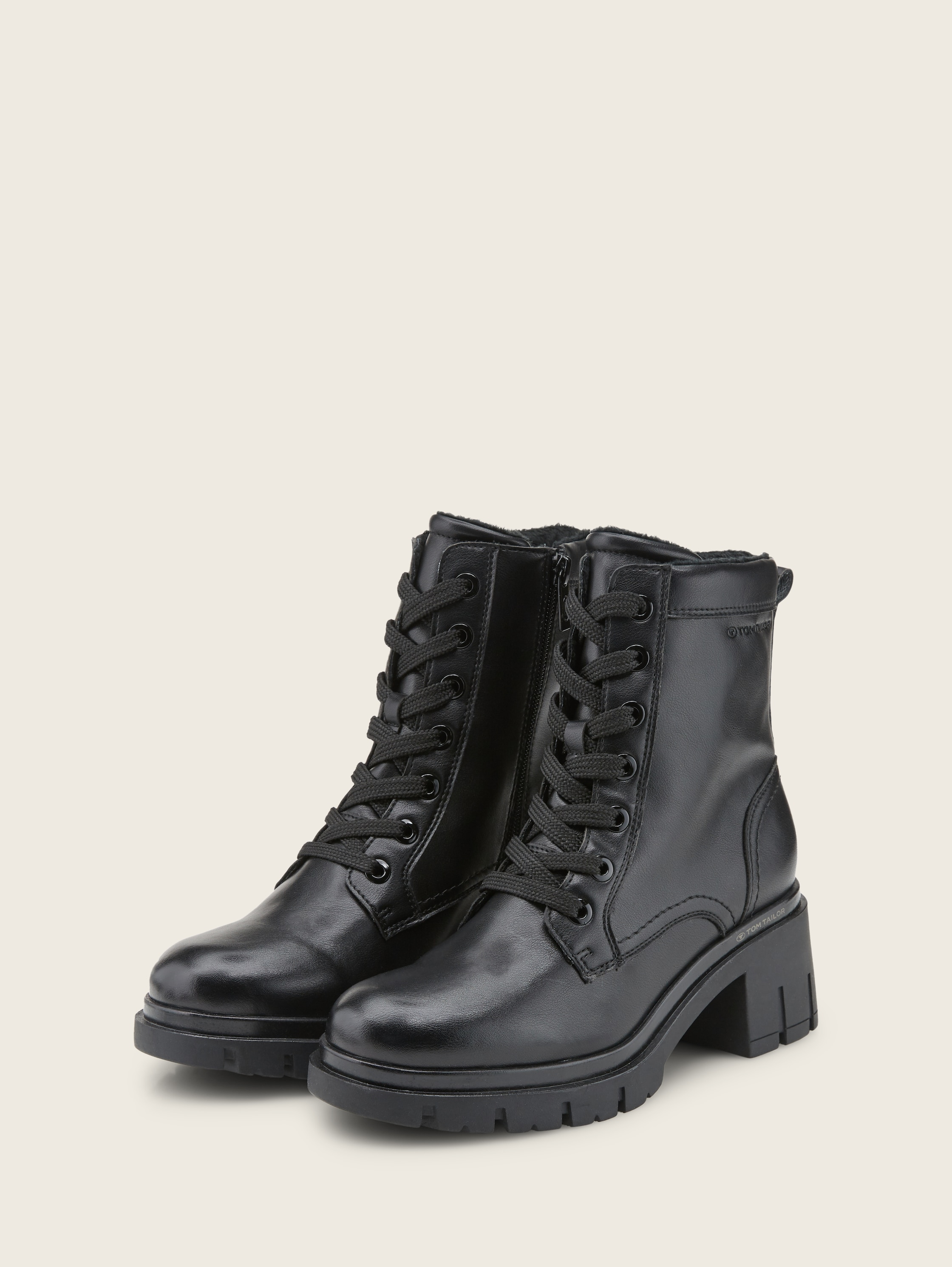 Gefütterte Stiefel mit Block-Absatz - black - seitliche Produkt-Ansicht