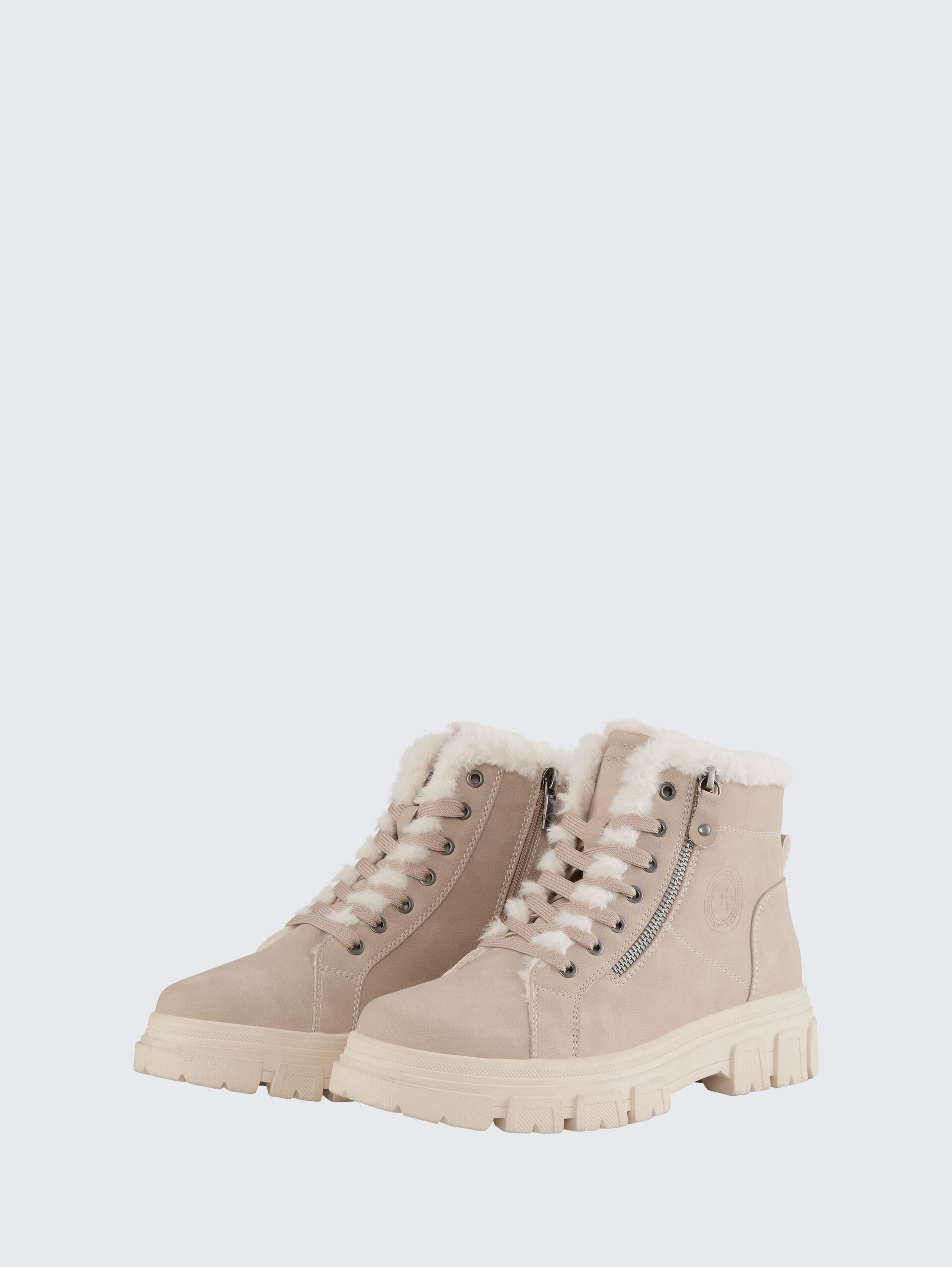 Gefütterte Stiefel mit Fellimitat - cream - seitliche Produkt-Ansicht