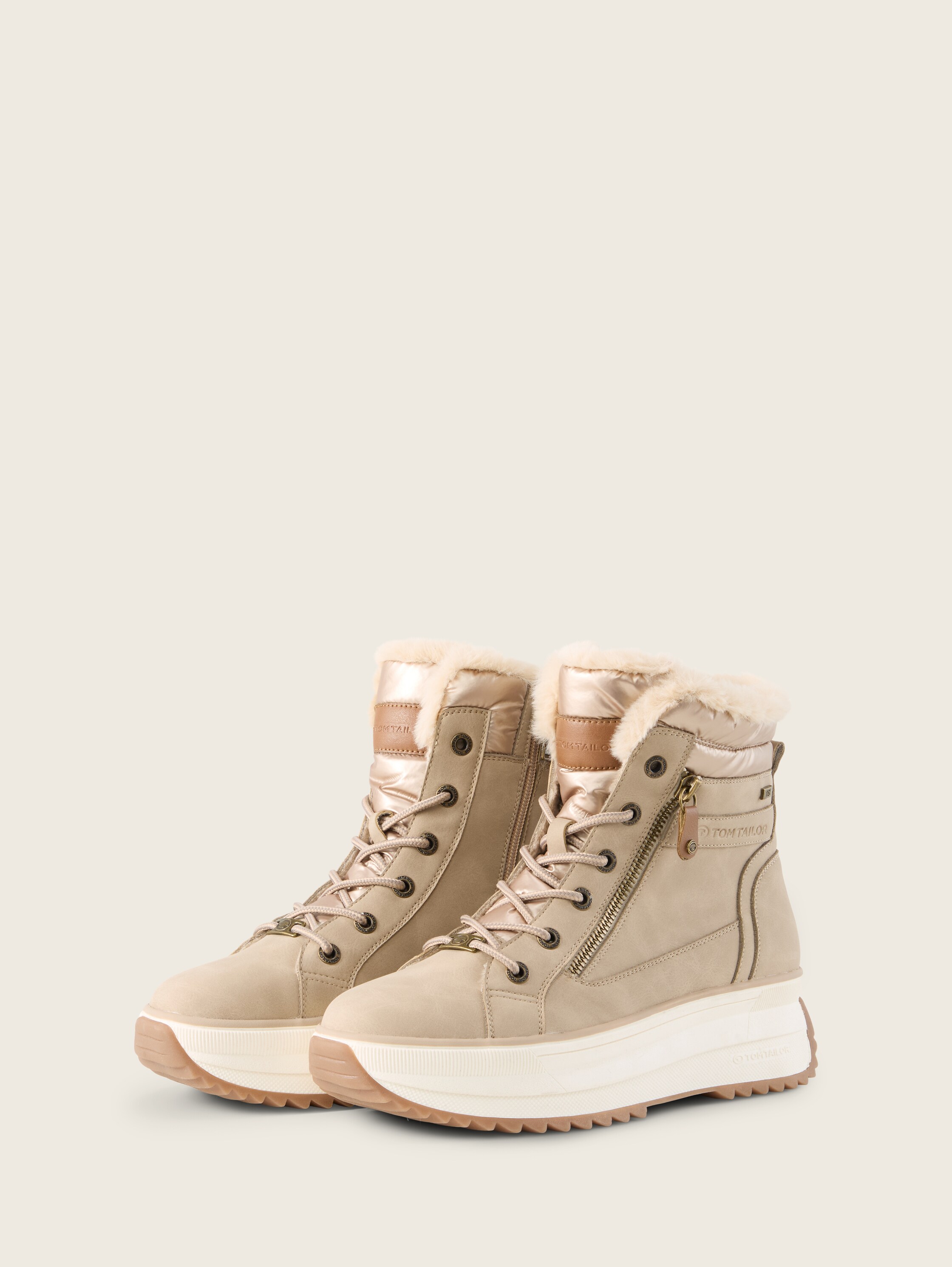 Gefütterte Stiefeletten mit Plateau-Absatz - 1