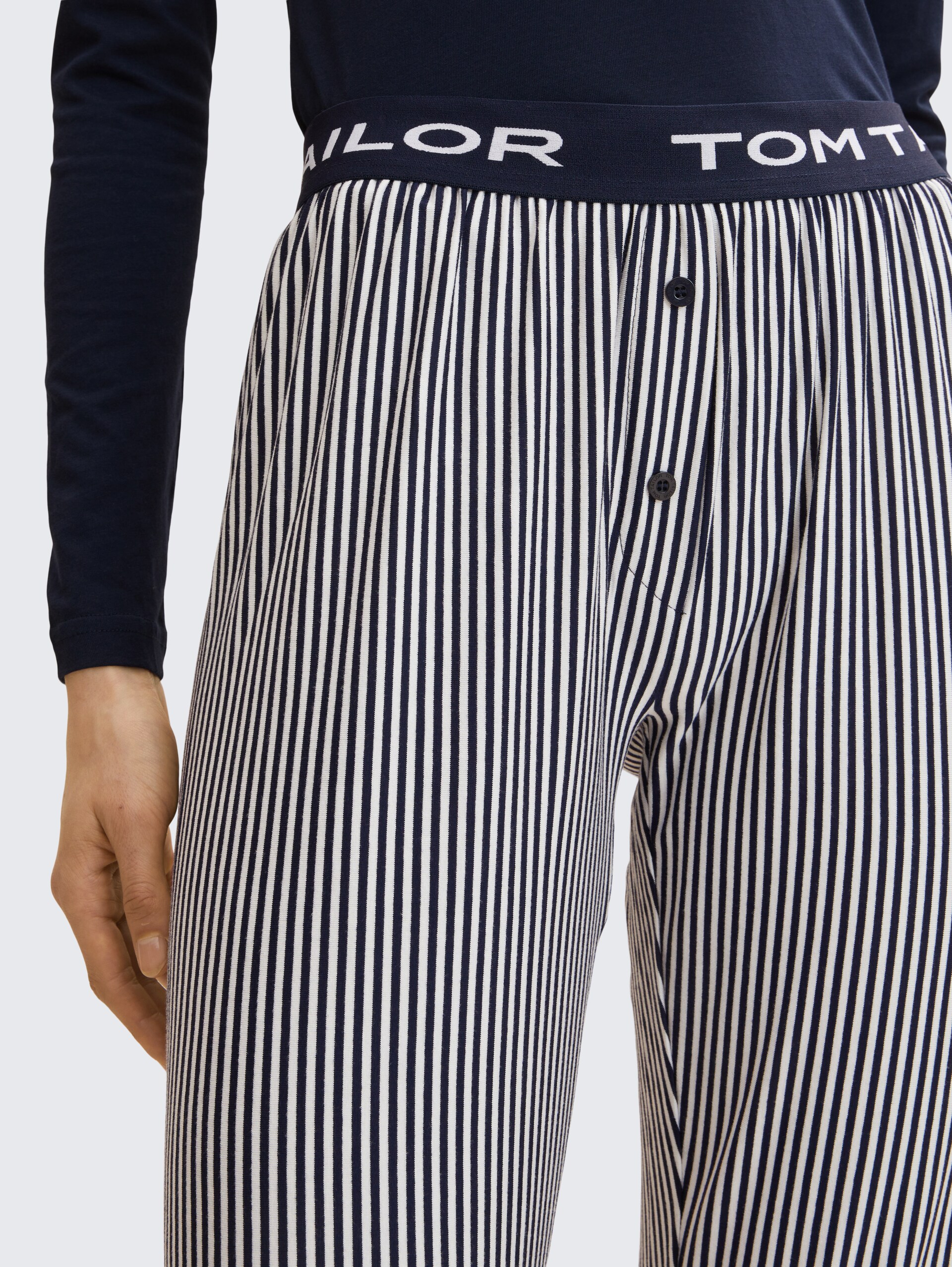 Pyjamahose mit Streifenmuster - blue stripes - Detail-Model-Ansicht