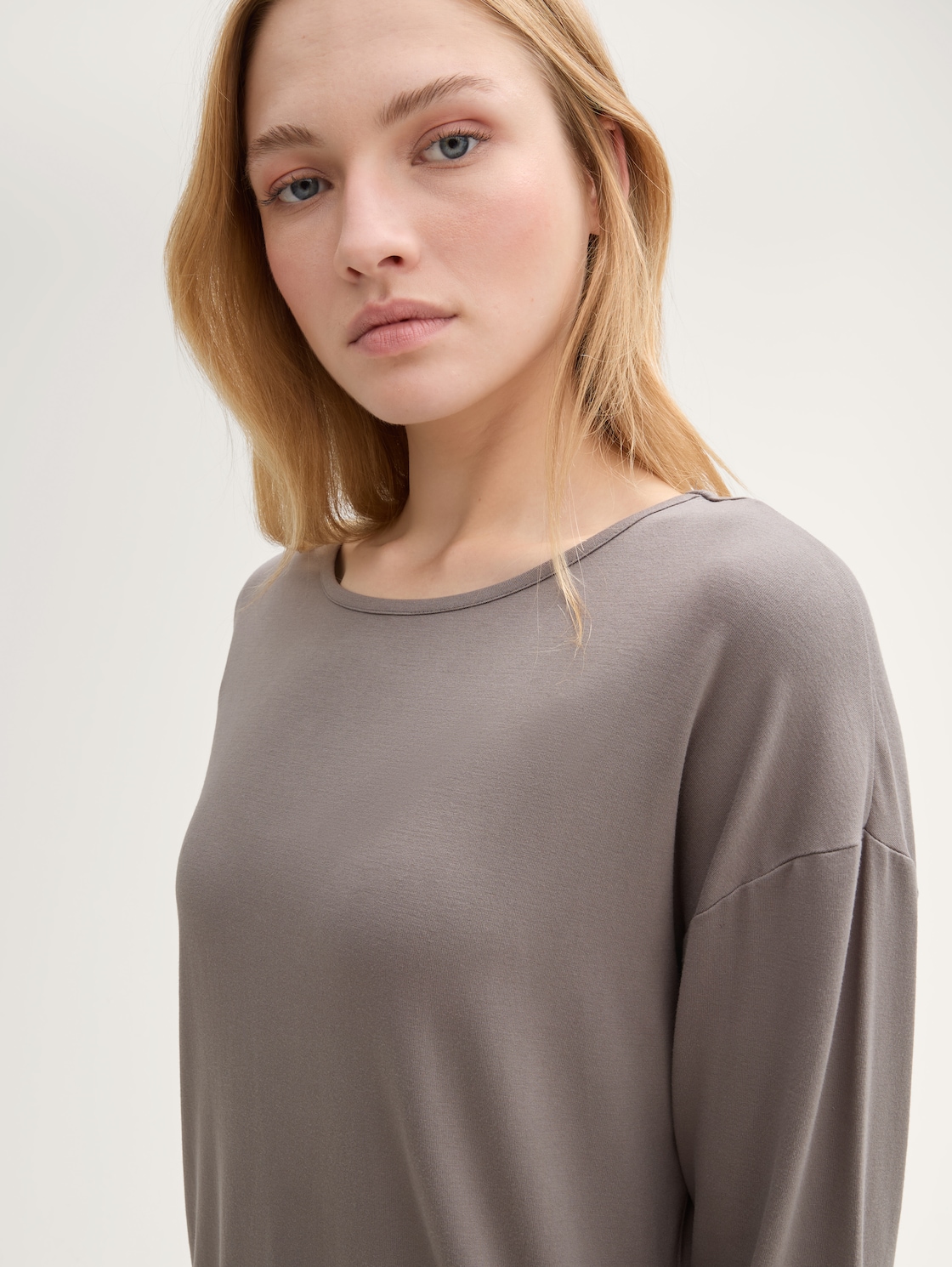 Loungewear Langarmshirt - grey-medium-solid - Detail-Model-Ansicht