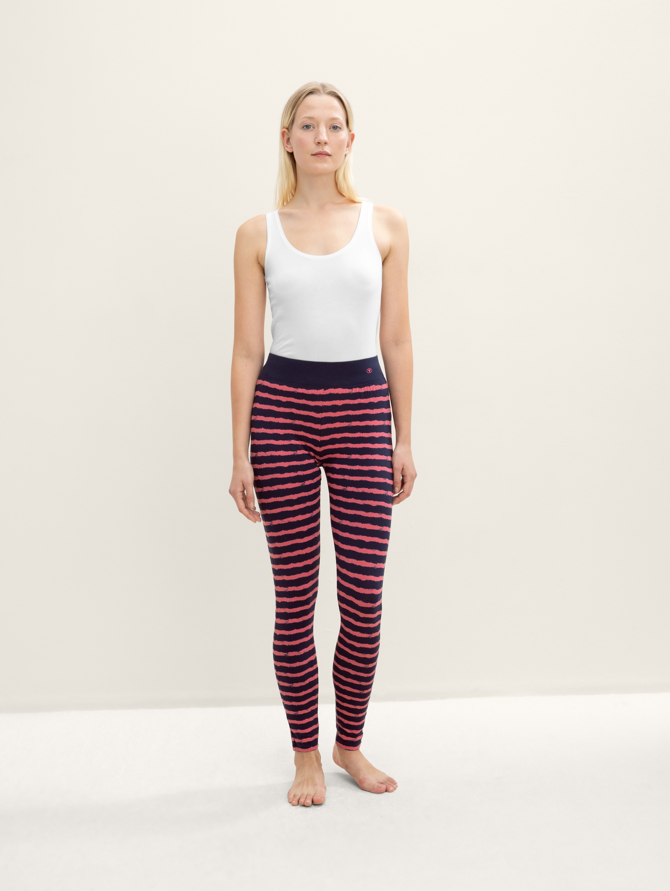 Leggings met tekening - blue-dark-horizontal stripe - zijaanzicht model